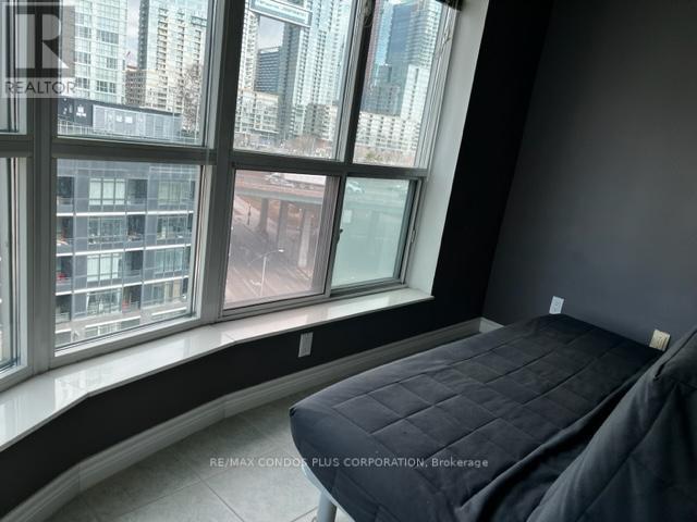 1002 - 600 Queens Quay W, Toronto, Ontario  M5V 3M3 - Photo 4 - C12961332