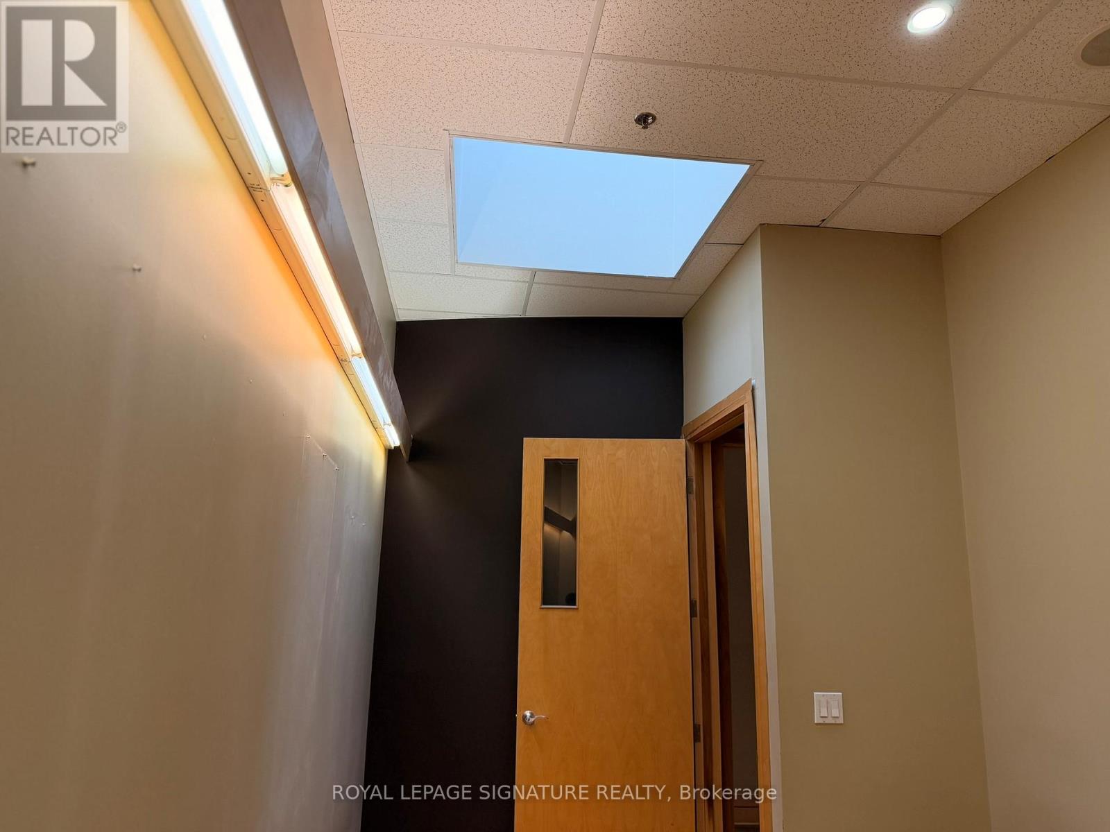 Studio #2 - 3-25 Scarsdale Road, Toronto, Ontario  M3B 2R2 - Photo 9 - C12961358