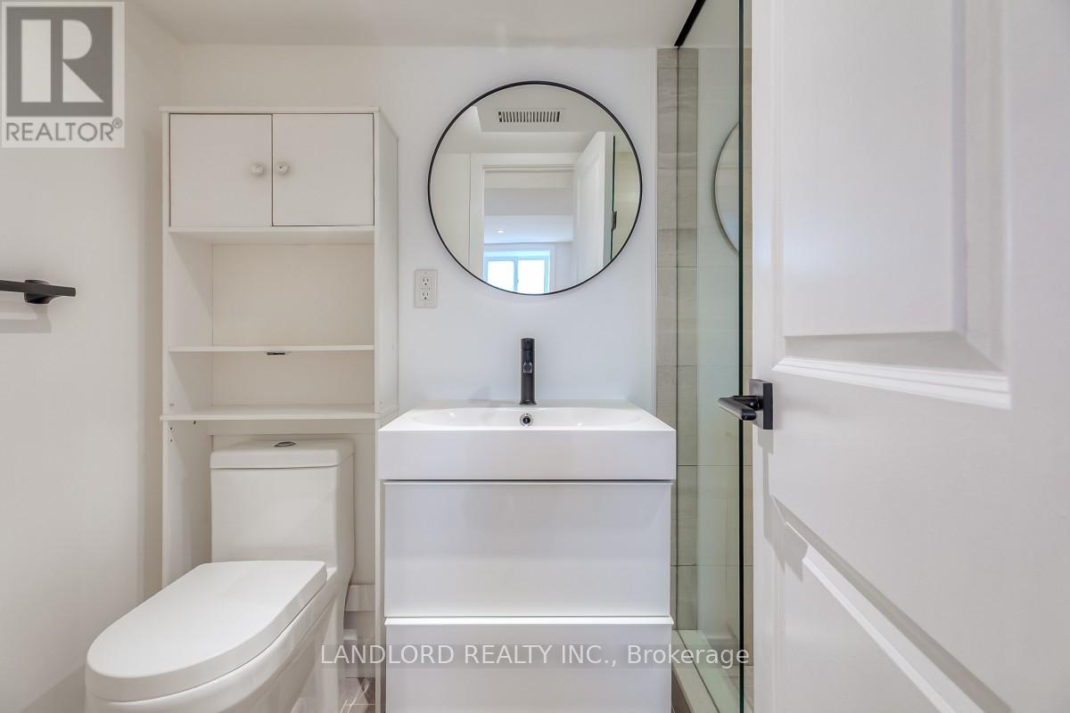 Lower - 429 Brock Avenue, Toronto, Ontario  M6H 3N7 - Photo 11 - C12961416