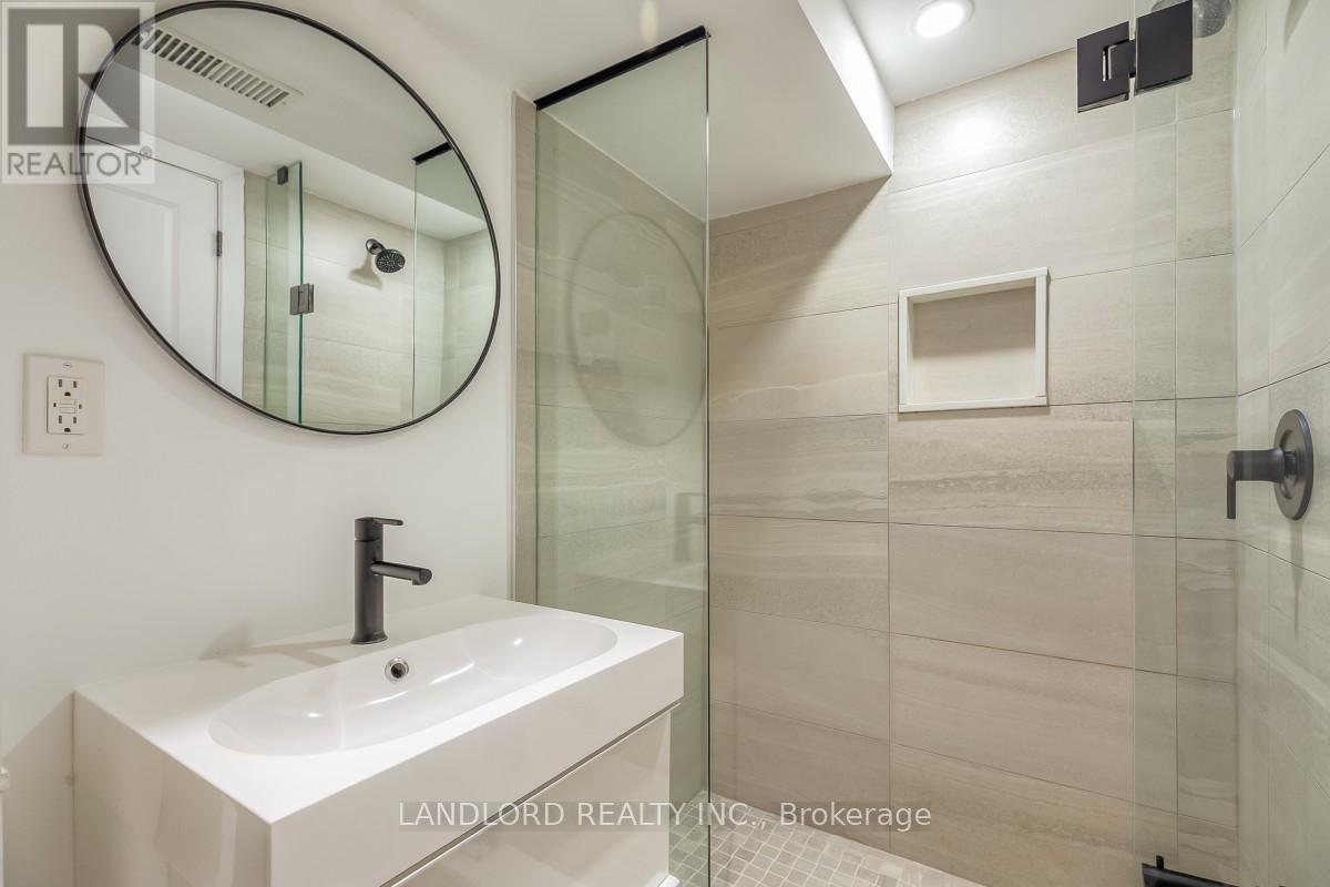 Lower - 429 Brock Avenue, Toronto, Ontario  M6H 3N7 - Photo 12 - C12961416