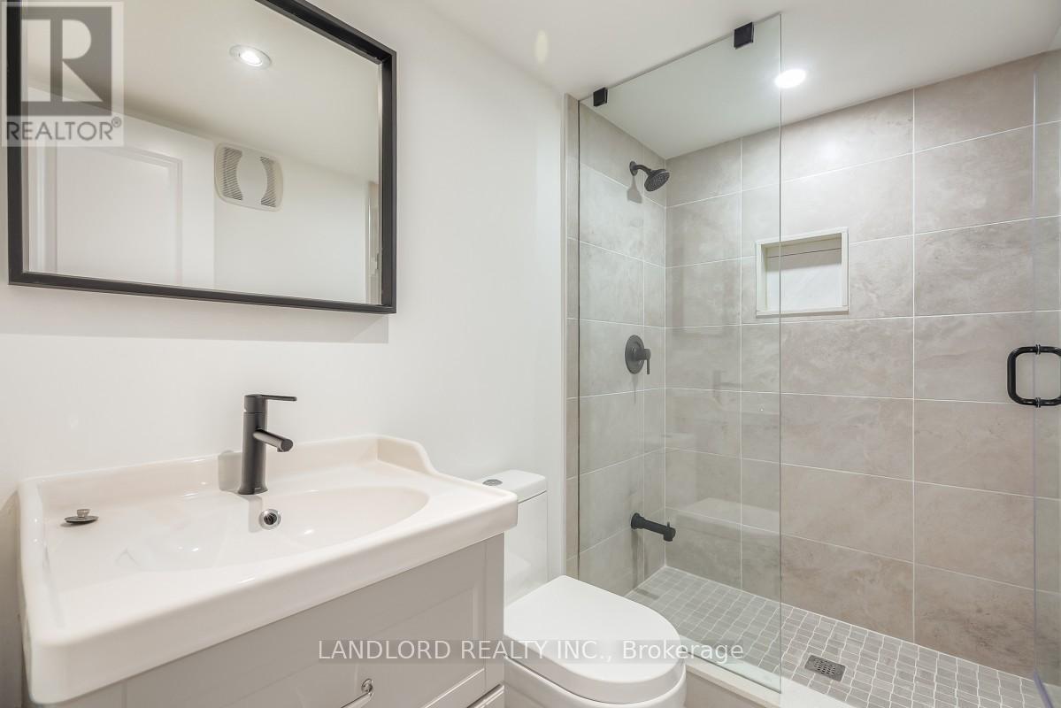 Lower - 429 Brock Avenue, Toronto, Ontario  M6H 3N7 - Photo 14 - C12961416