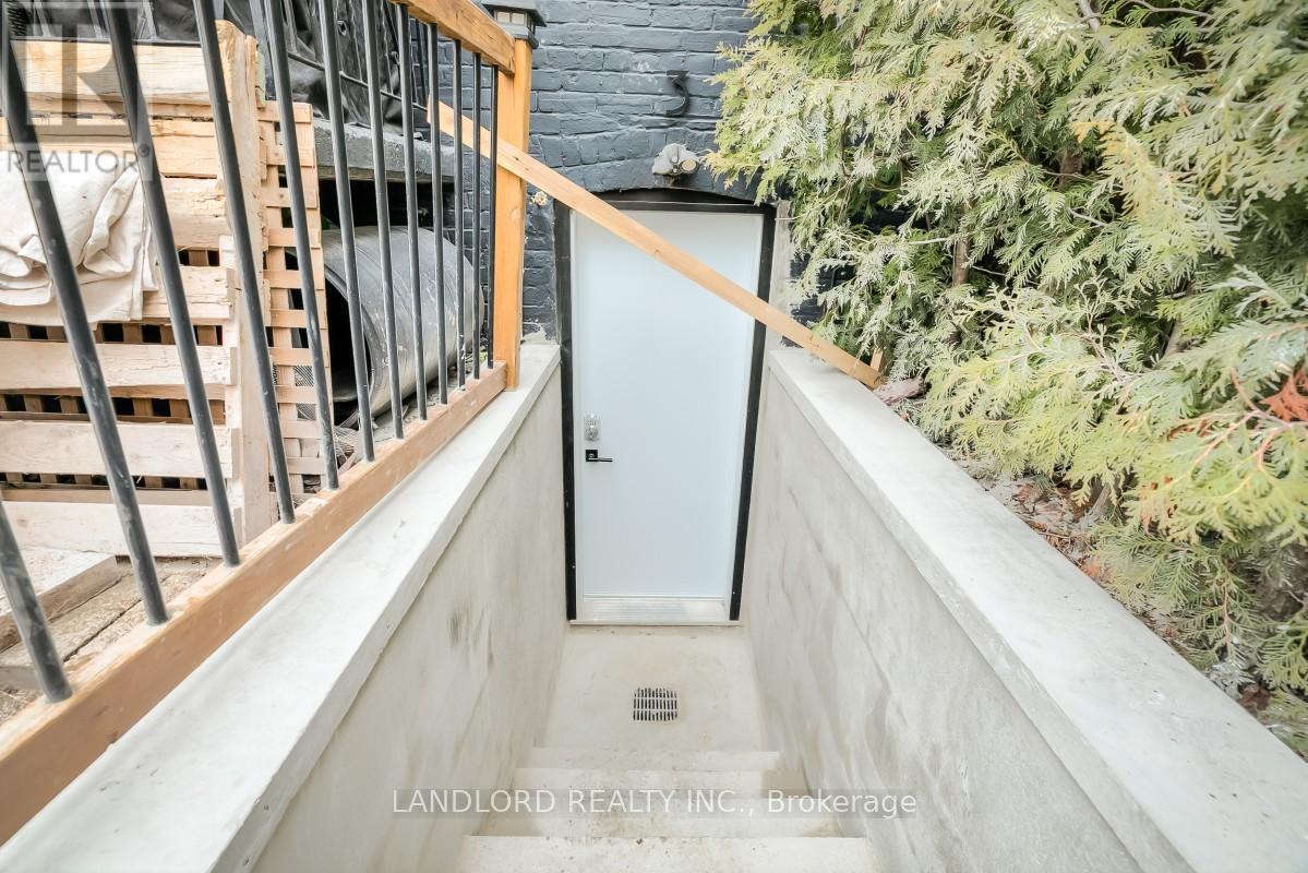 Lower - 429 Brock Avenue, Toronto, Ontario  M6H 3N7 - Photo 16 - C12961416