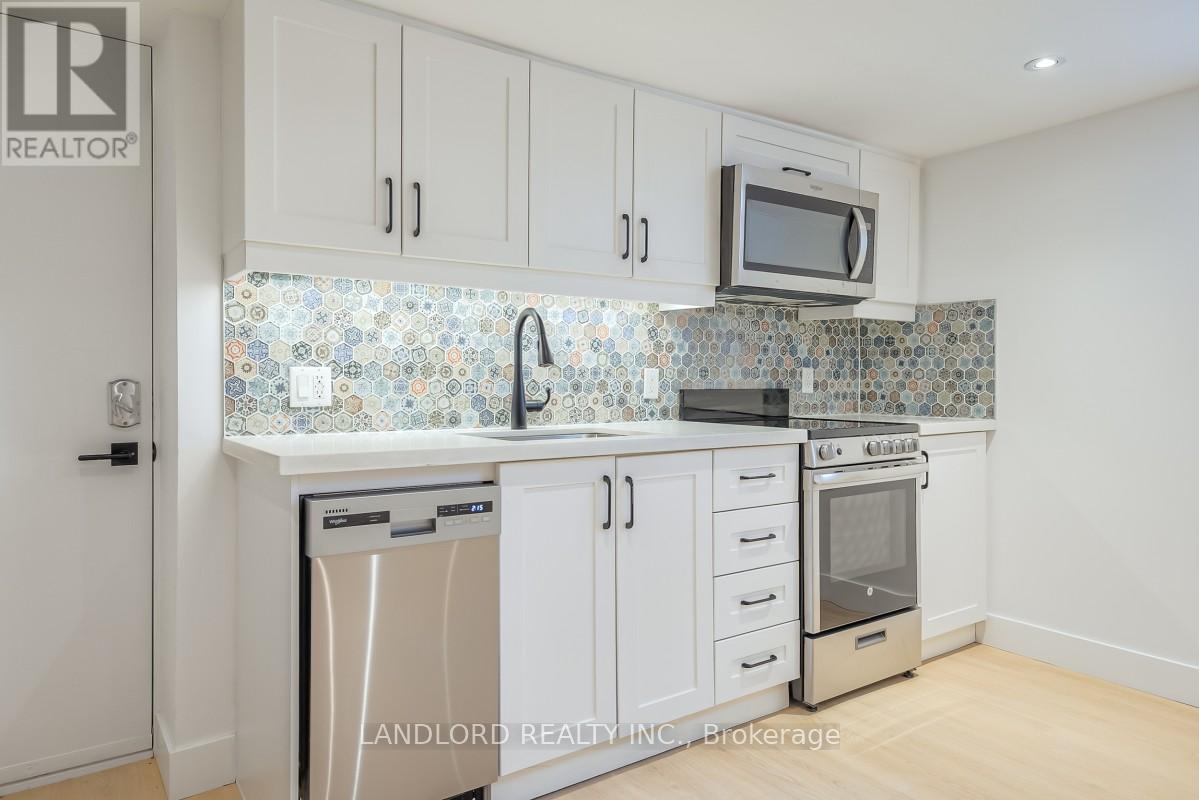 Lower - 429 Brock Avenue, Toronto, Ontario  M6H 3N7 - Photo 4 - C12961416