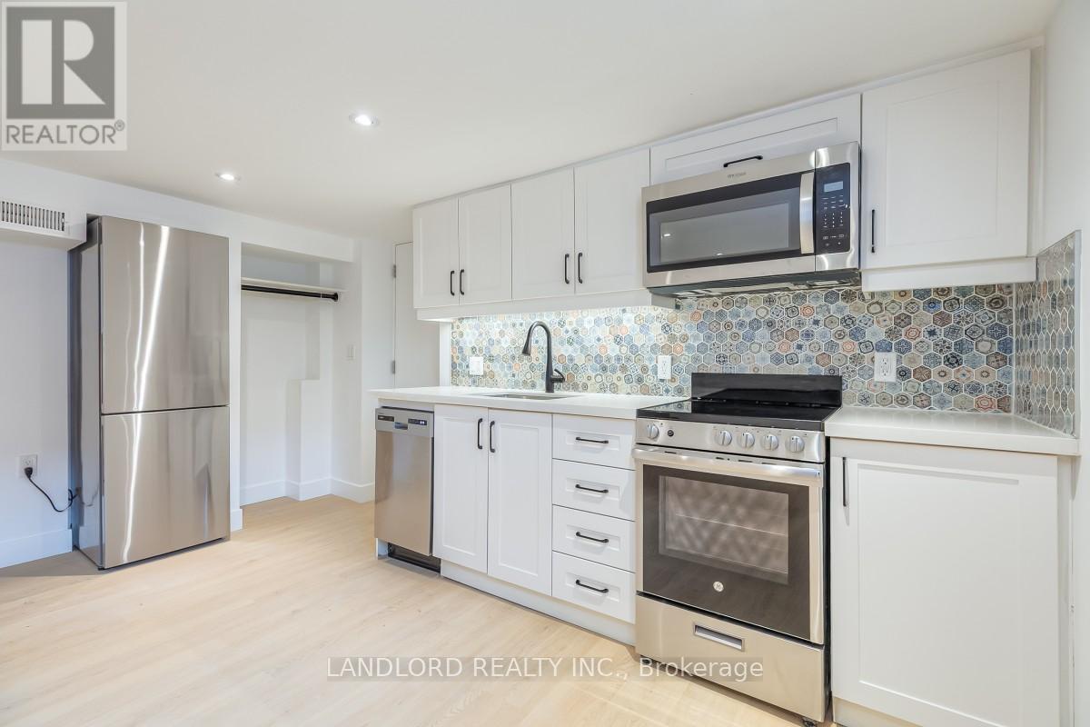 Lower - 429 Brock Avenue, Toronto, Ontario  M6H 3N7 - Photo 5 - C12961416