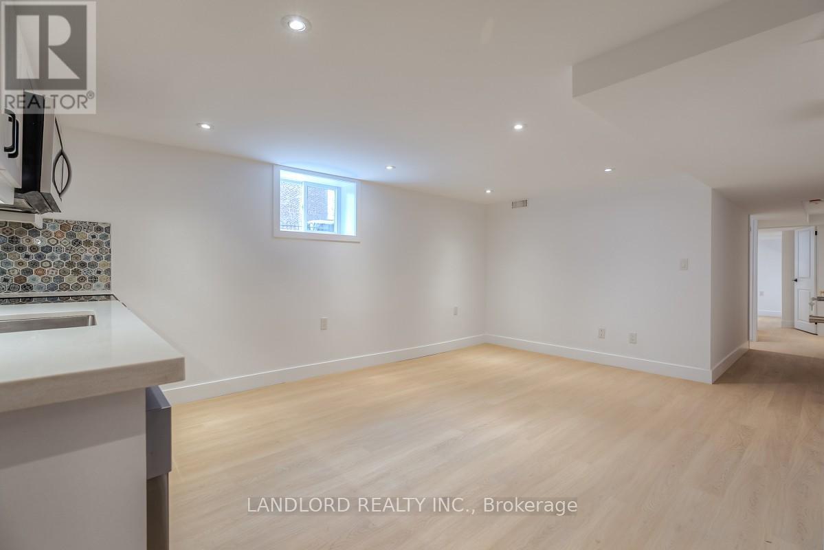 Lower - 429 Brock Avenue, Toronto, Ontario  M6H 3N7 - Photo 6 - C12961416