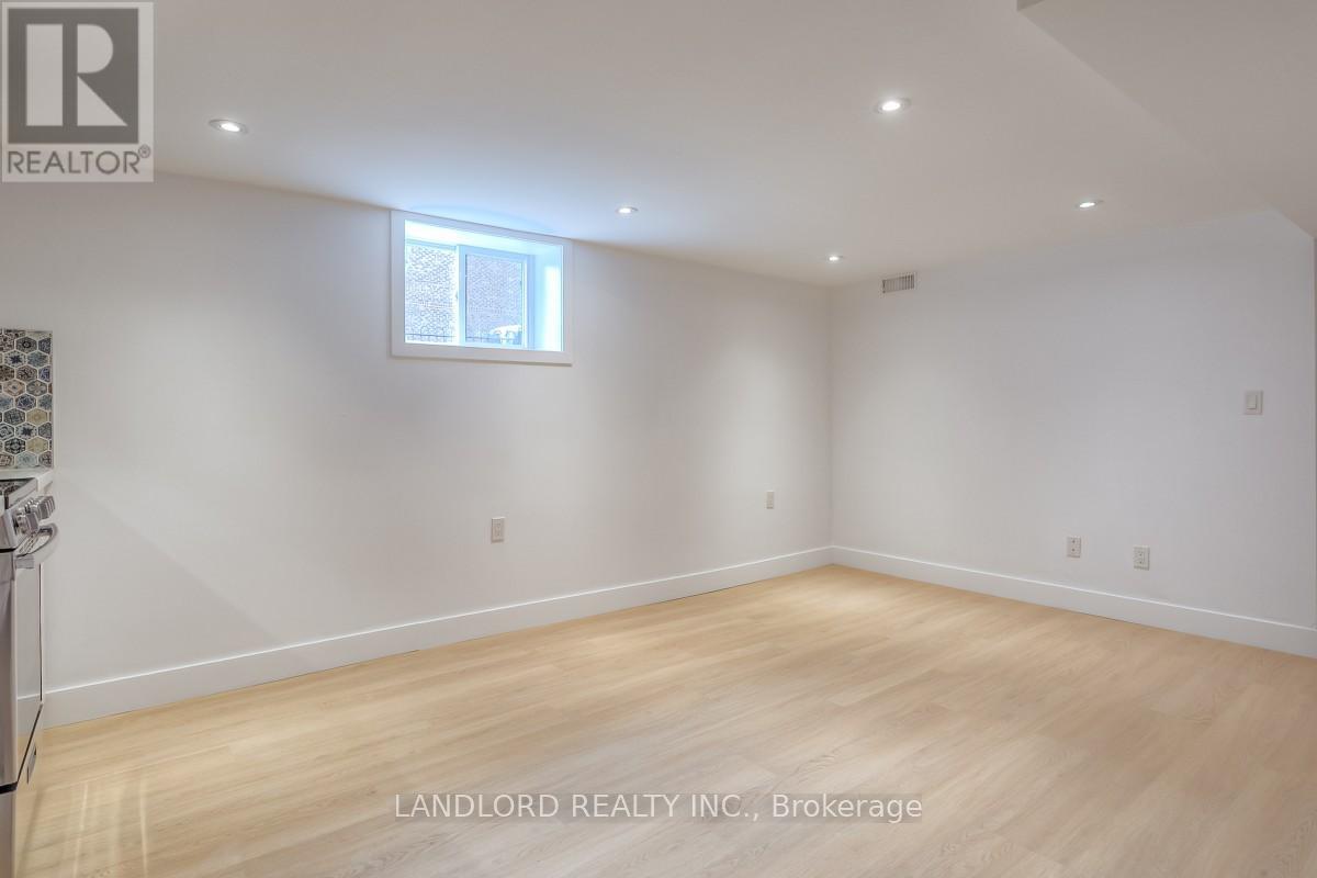 Lower - 429 Brock Avenue, Toronto, Ontario  M6H 3N7 - Photo 7 - C12961416