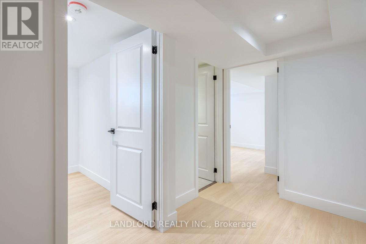 Lower - 429 Brock Avenue, Toronto, Ontario  M6H 3N7 - Photo 8 - C12961416