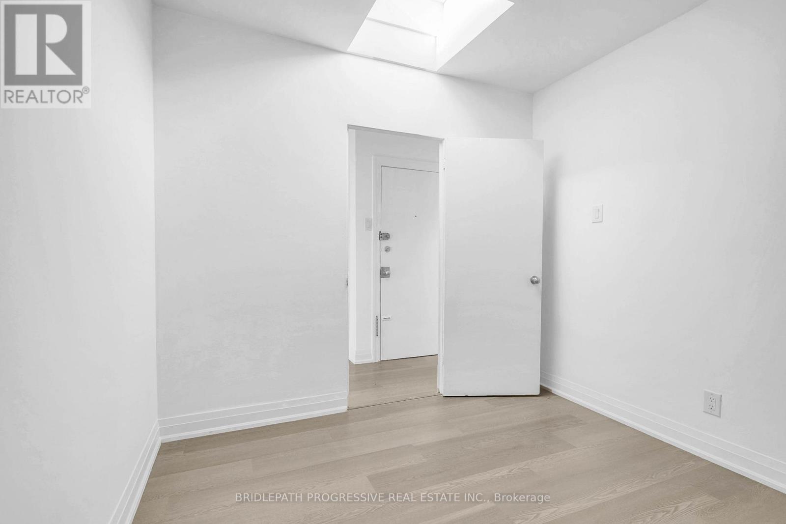 1 - 894 Eglinton Avenue W, Toronto, Ontario  M2K 1B7 - Photo 11 - C12961470