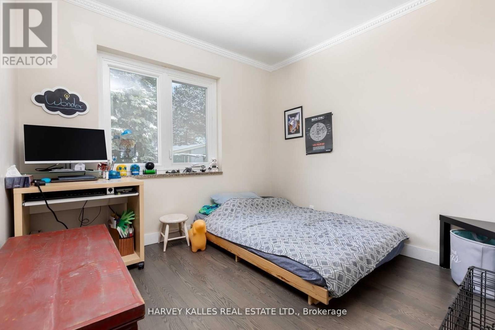 Left - 7 Rainham Place, Toronto, Ontario M3B 1A1 - Photo 10 - C12961486