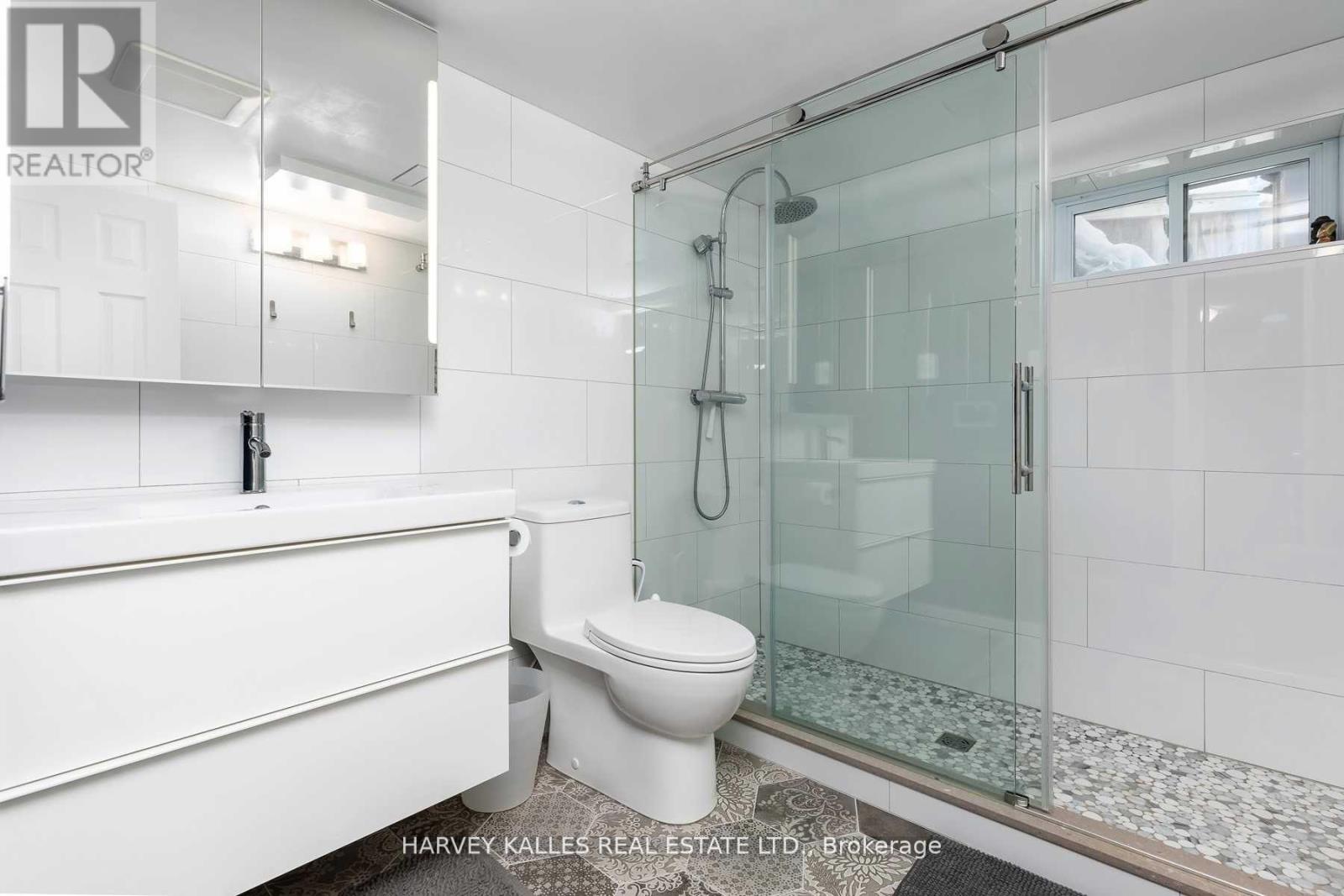 Left - 7 Rainham Place, Toronto, Ontario M3B 1A1 - Photo 15 - C12961486