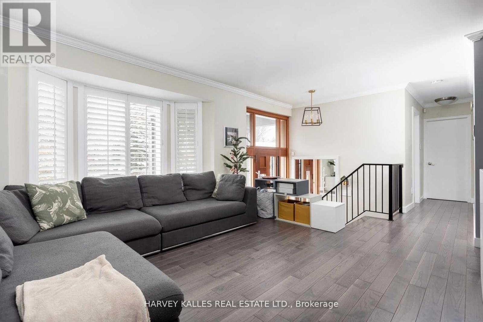 Left - 7 Rainham Place, Toronto, Ontario M3B 1A1 - Photo 3 - C12961486