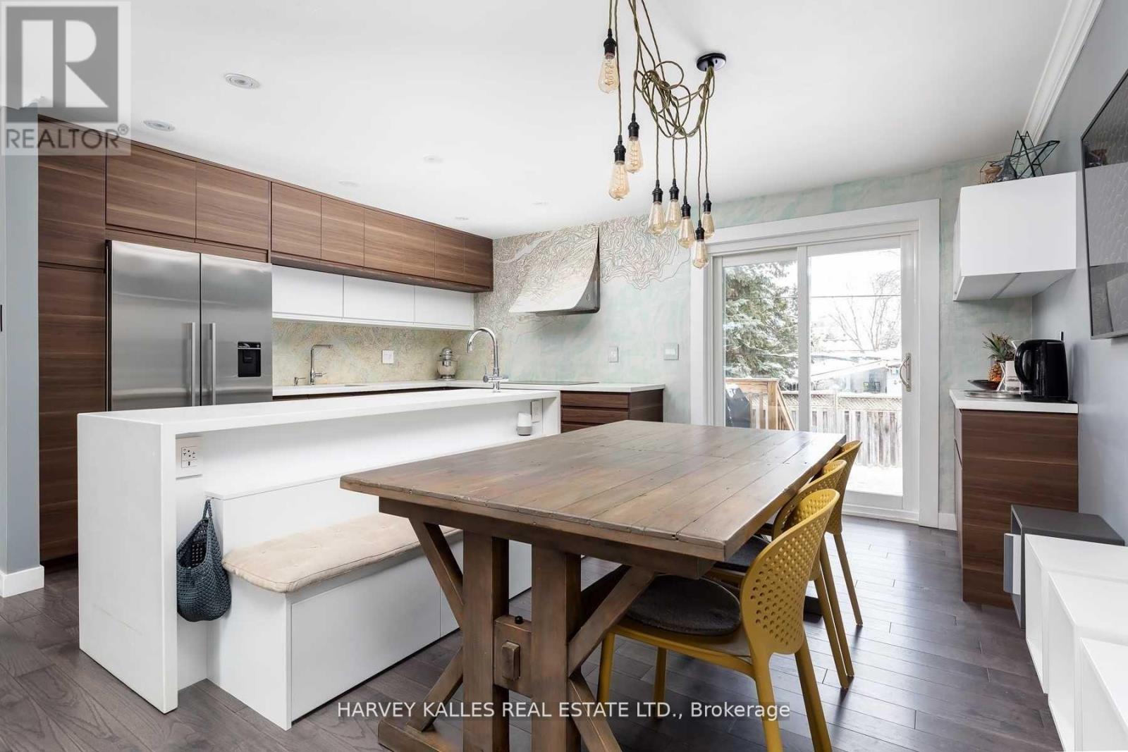 Left - 7 Rainham Place, Toronto, Ontario M3B 1A1 - Photo 6 - C12961486