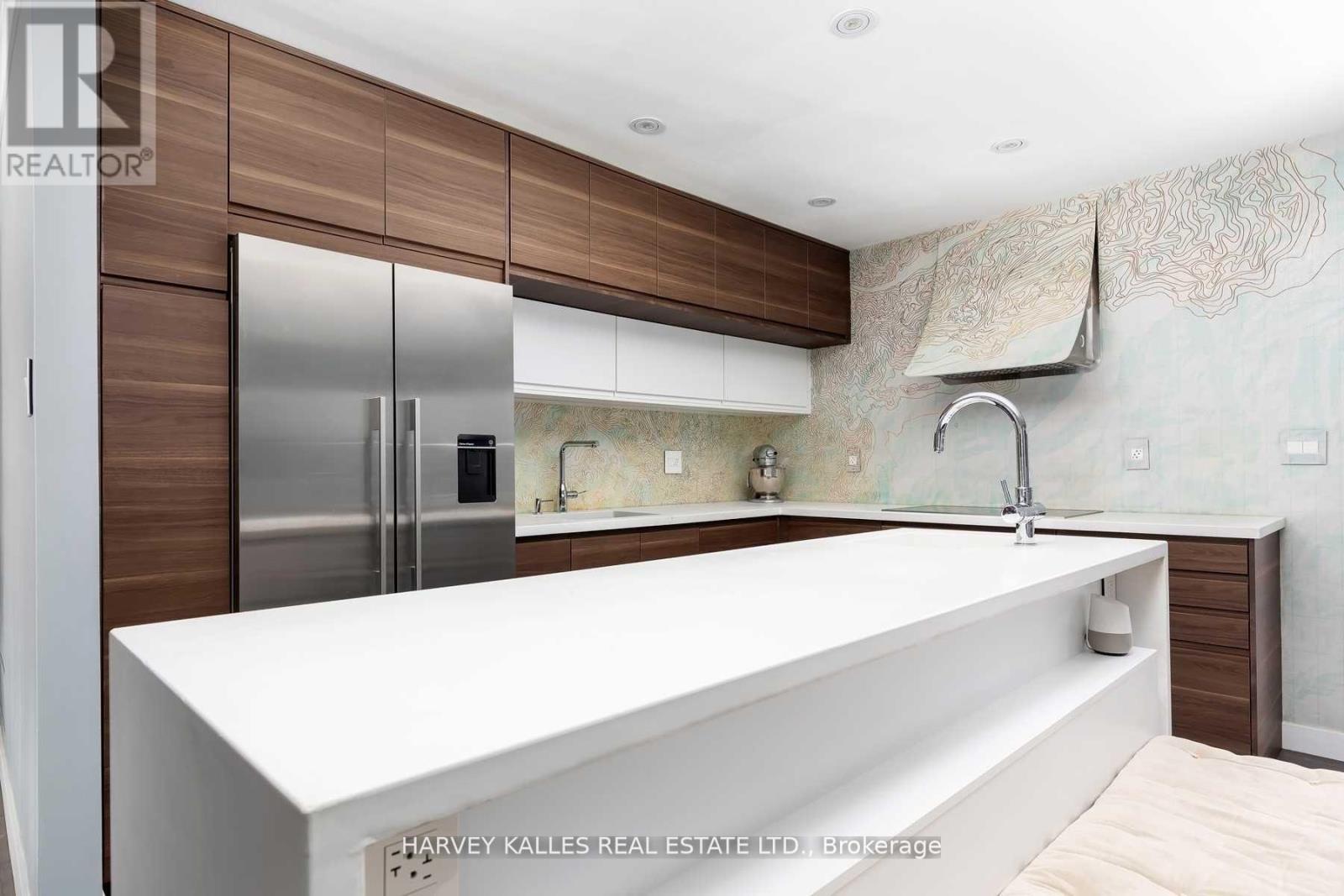 Left - 7 Rainham Place, Toronto, Ontario M3B 1A1 - Photo 7 - C12961486