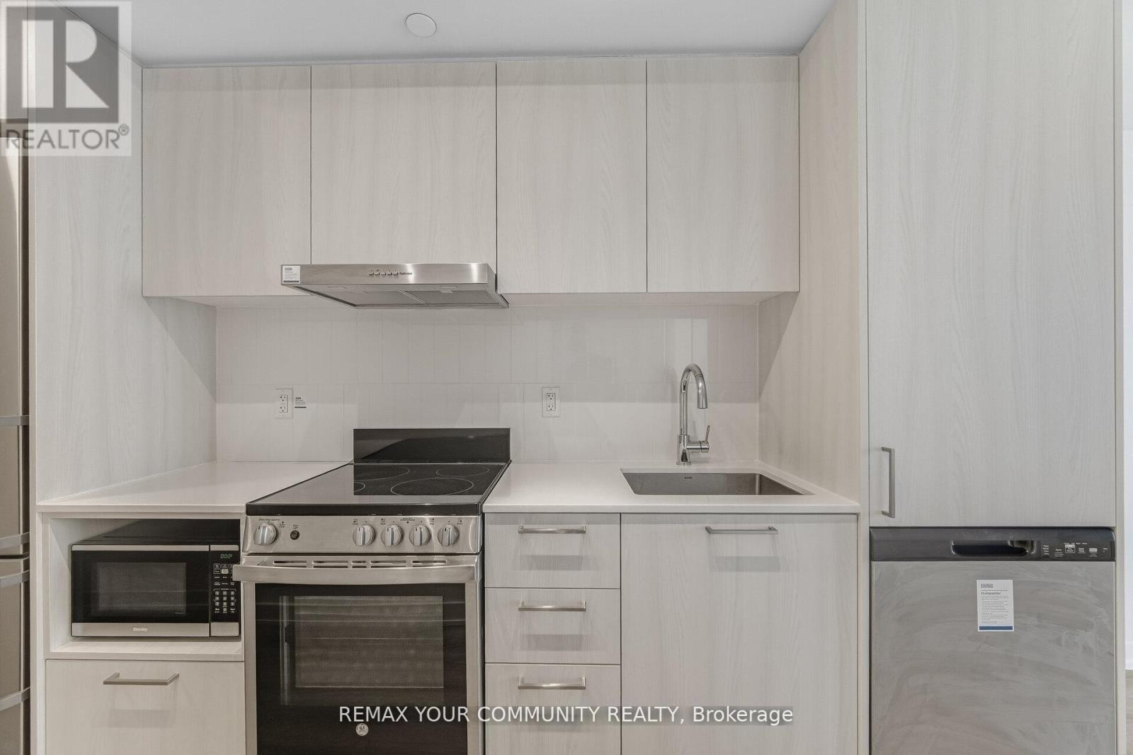 3002 - 195 Commerce Street, Vaughan, Ontario  L4K 0P9 - Photo 13 - N12961330