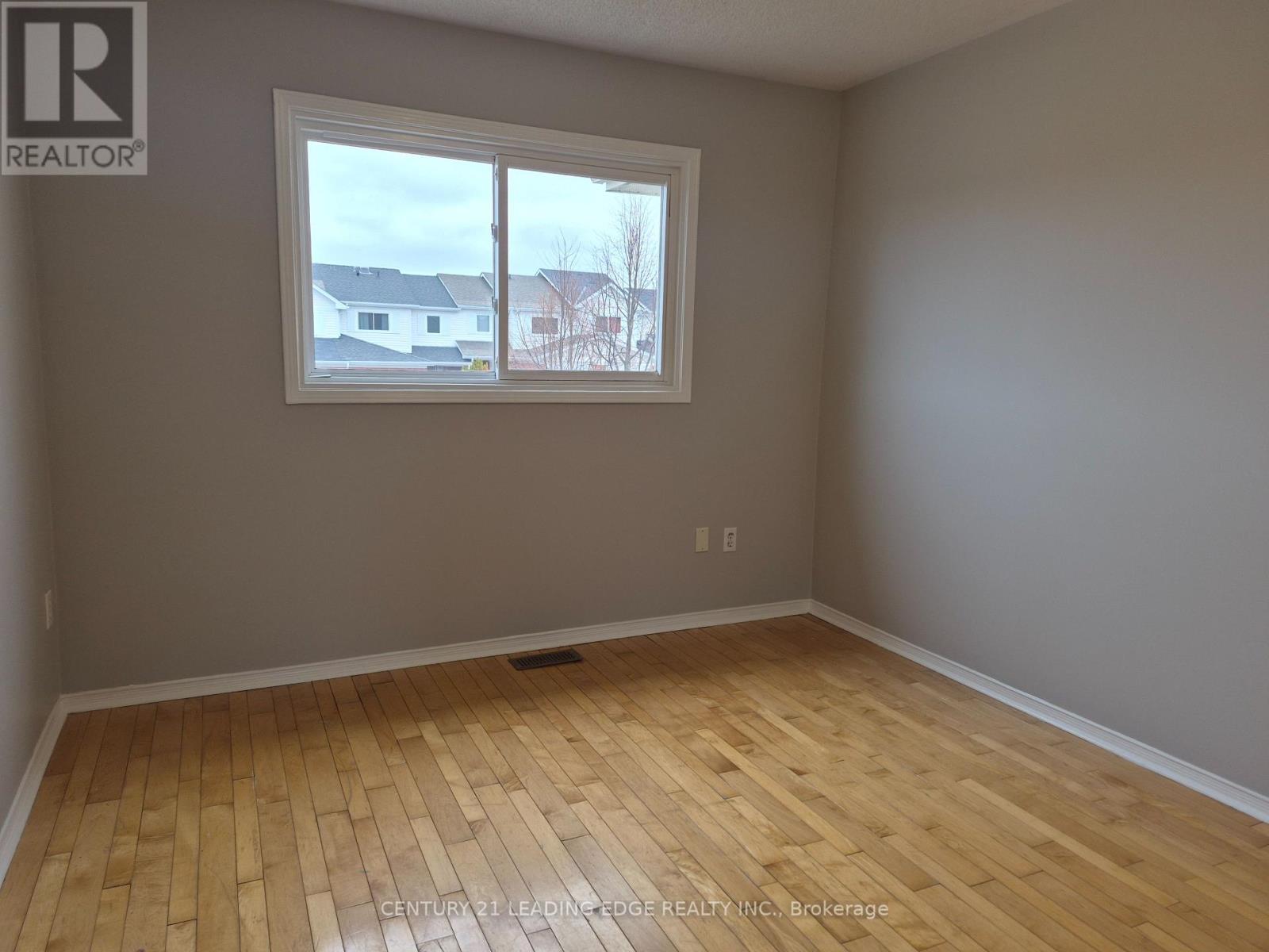 191 Pickett Crescent, Barrie, Ontario  L4N 8C2 - Photo 4 - S12961002