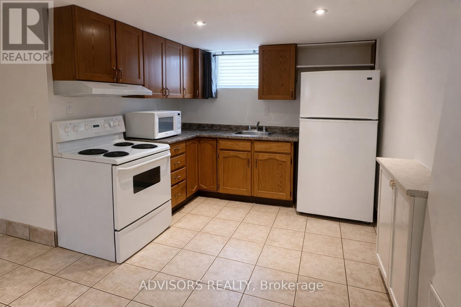 1470 Fisher Avenue, Burlington, Ontario  L7P 2L8 - Photo 4 - W12961356