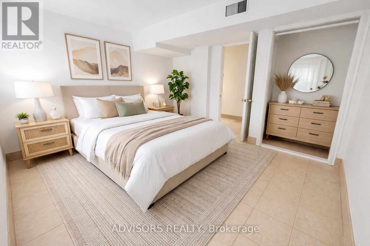 1470 Fisher Avenue, Burlington, Ontario  L7P 2L8 - Photo 5 - W12961356