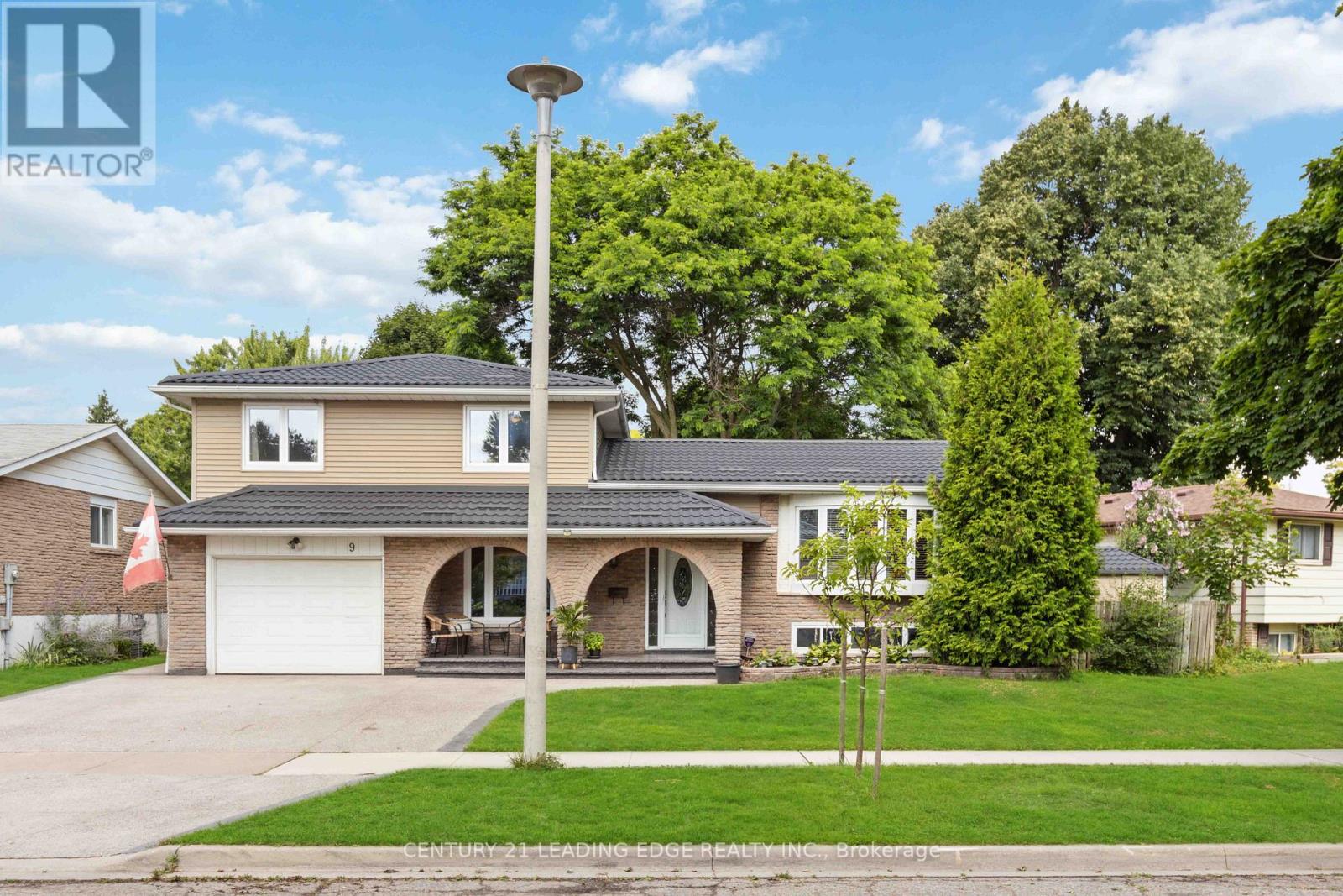 9 TROTTERS LANE, Brampton, Ontario