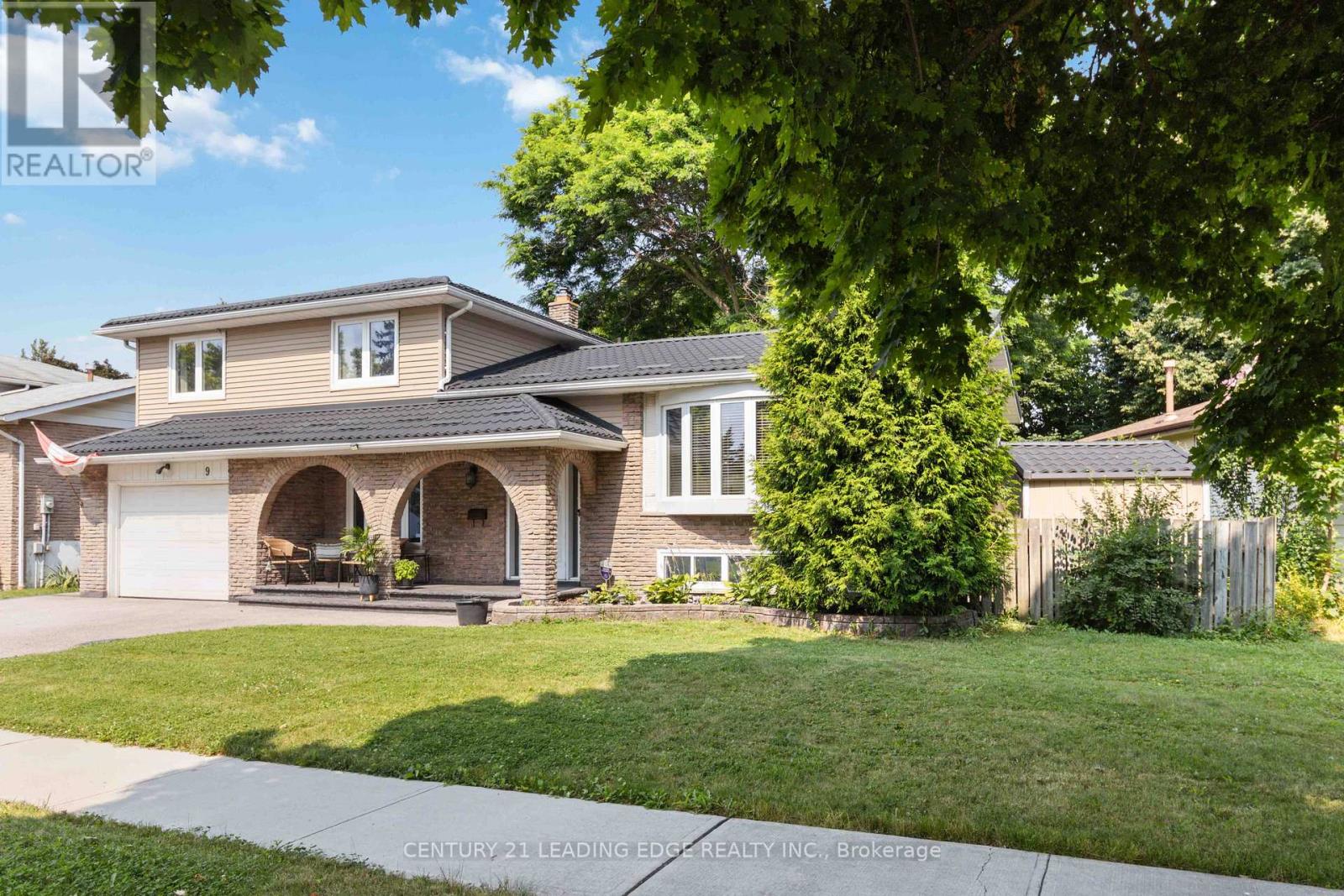 9 Trotters Lane, Brampton, Ontario  L6Y 1B5 - Photo 3 - W12961372