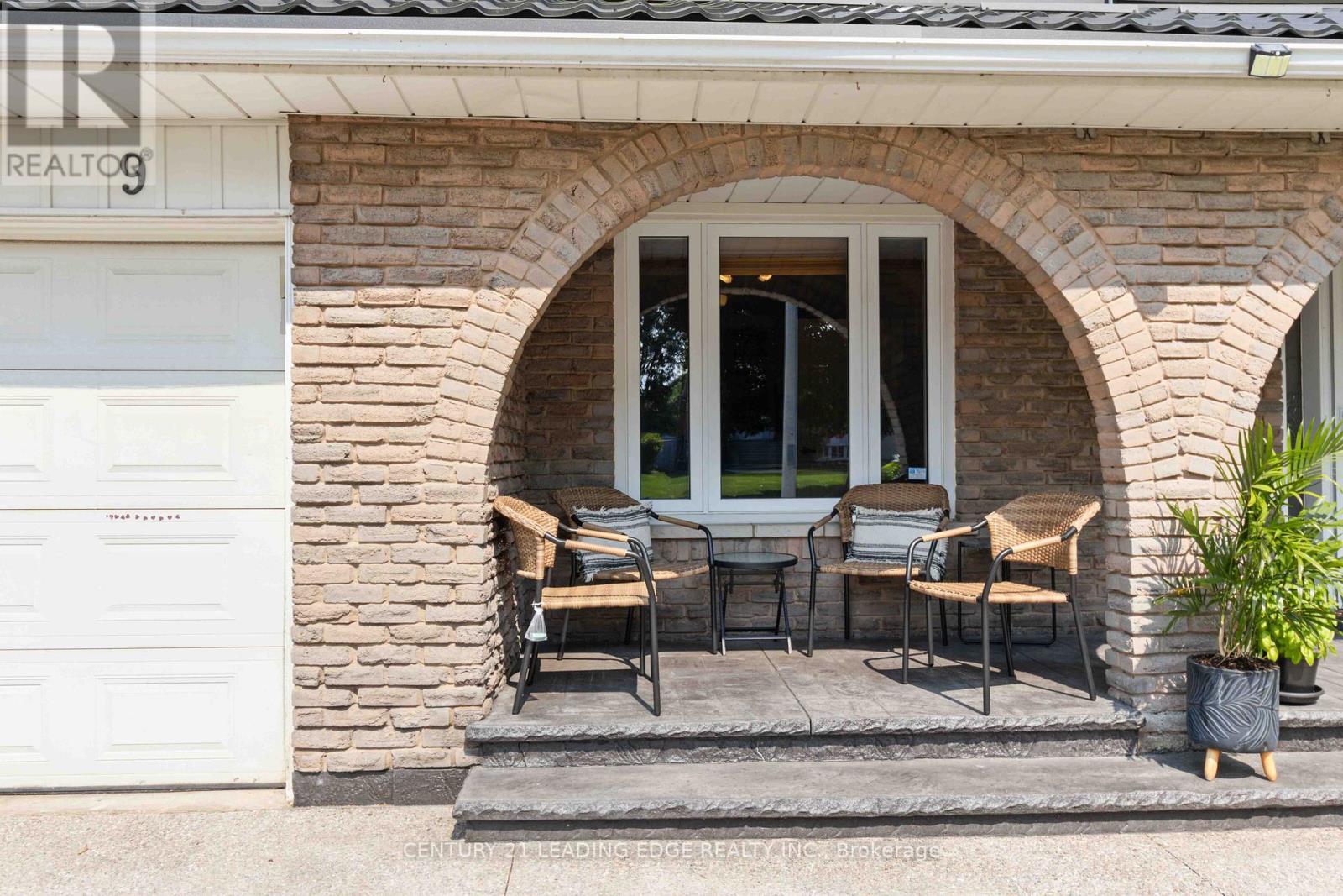 9 Trotters Lane, Brampton, Ontario  L6Y 1B5 - Photo 5 - W12961372