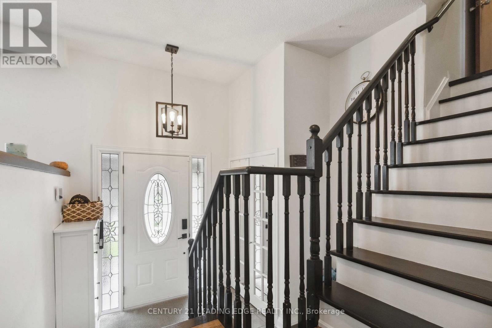 9 Trotters Lane, Brampton, Ontario  L6Y 1B5 - Photo 6 - W12961372