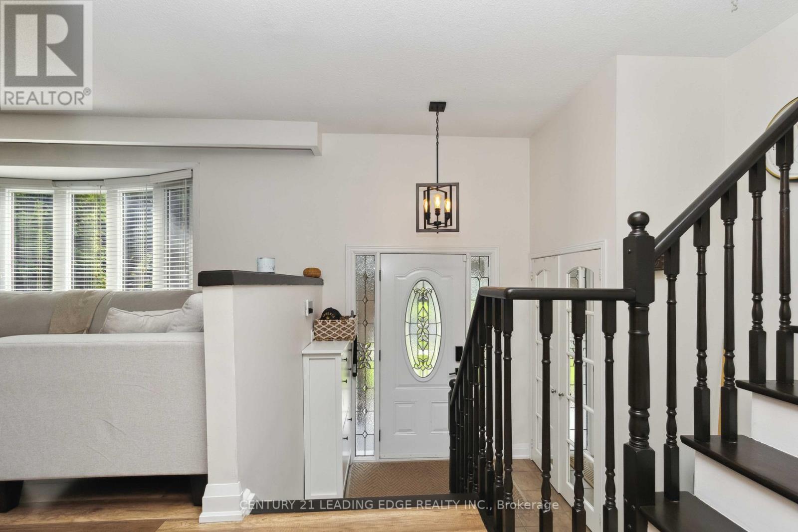 9 Trotters Lane, Brampton, Ontario  L6Y 1B5 - Photo 7 - W12961372