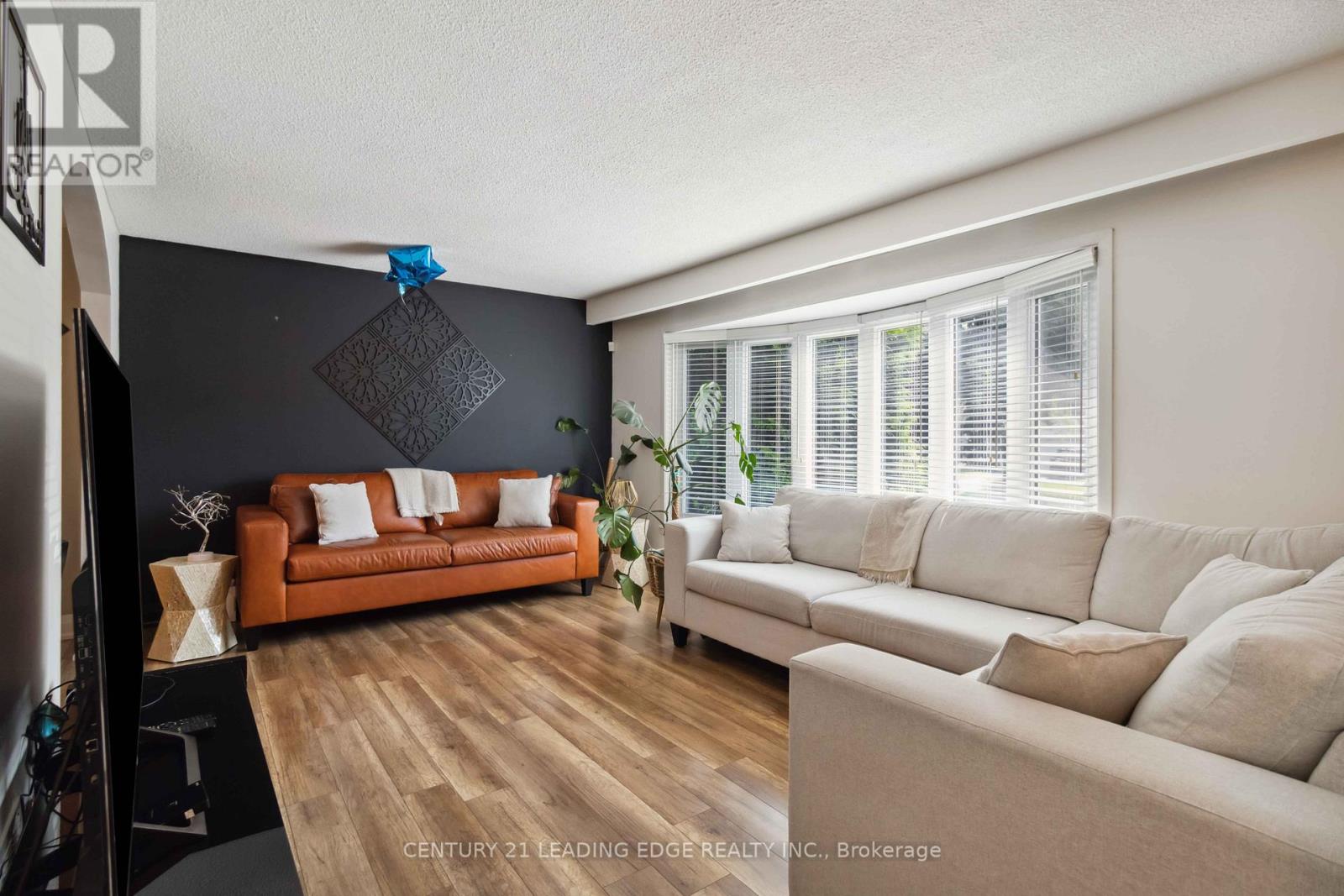 9 Trotters Lane, Brampton, Ontario  L6Y 1B5 - Photo 8 - W12961372