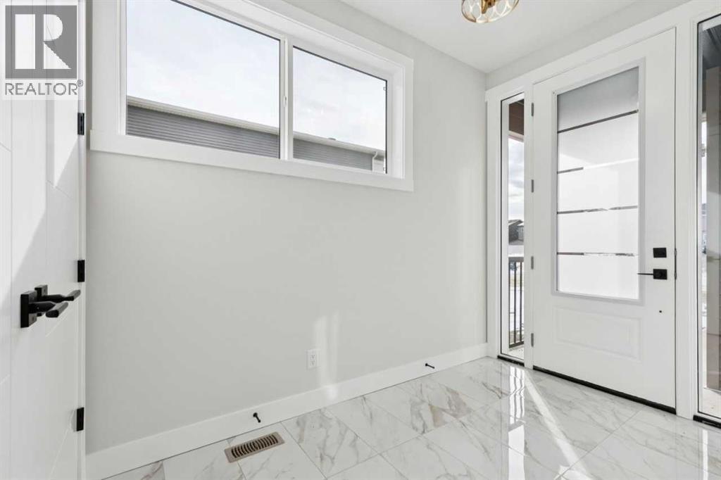 267 Marmot Grove Nw, Calgary, Alberta  T3R 2B5 - Photo 5 - A2283921