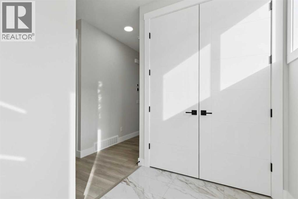 267 Marmot Grove Nw, Calgary, Alberta  T3R 2B5 - Photo 6 - A2283921