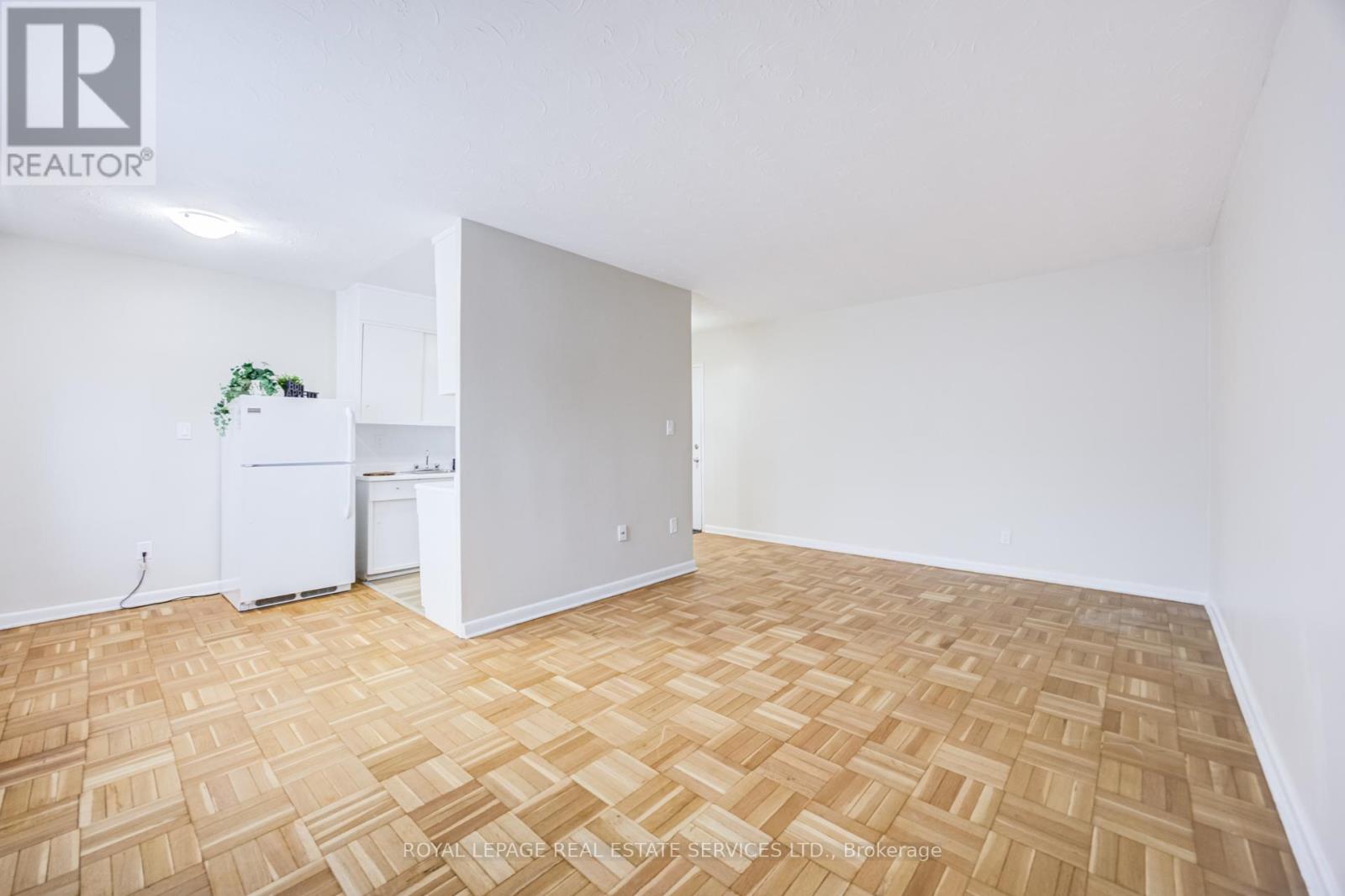 206 - 101 Coe Hill Drive, Toronto, Ontario  M6S 3E3 - Photo 8 - W12961402