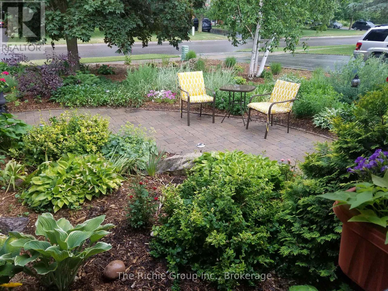 75 Marilyn Street, Caledon, Ontario  L7C 1H7 - Photo 2 - W12961406