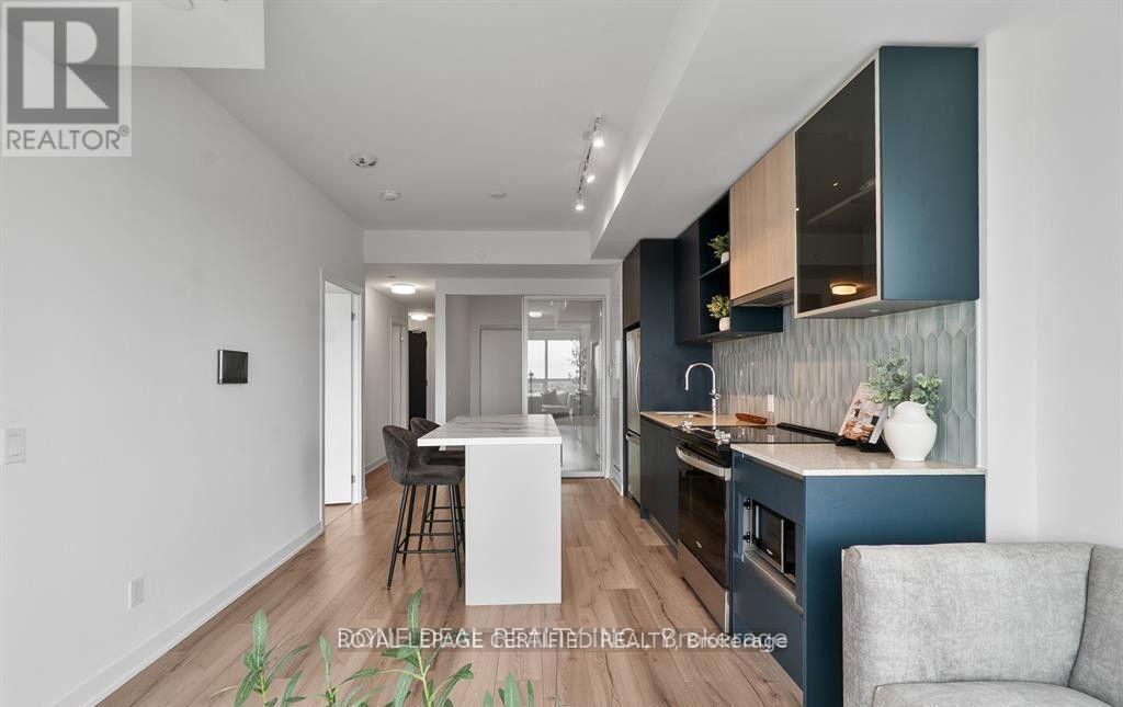 722 - 405 Dundas Street W, Oakville, Ontario  L6M 5P9 - Photo 15 - W12961420