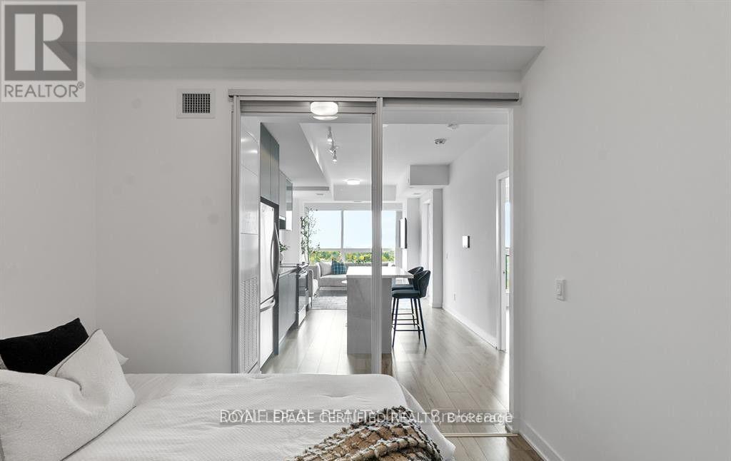 722 - 405 Dundas Street W, Oakville, Ontario  L6M 5P9 - Photo 18 - W12961420