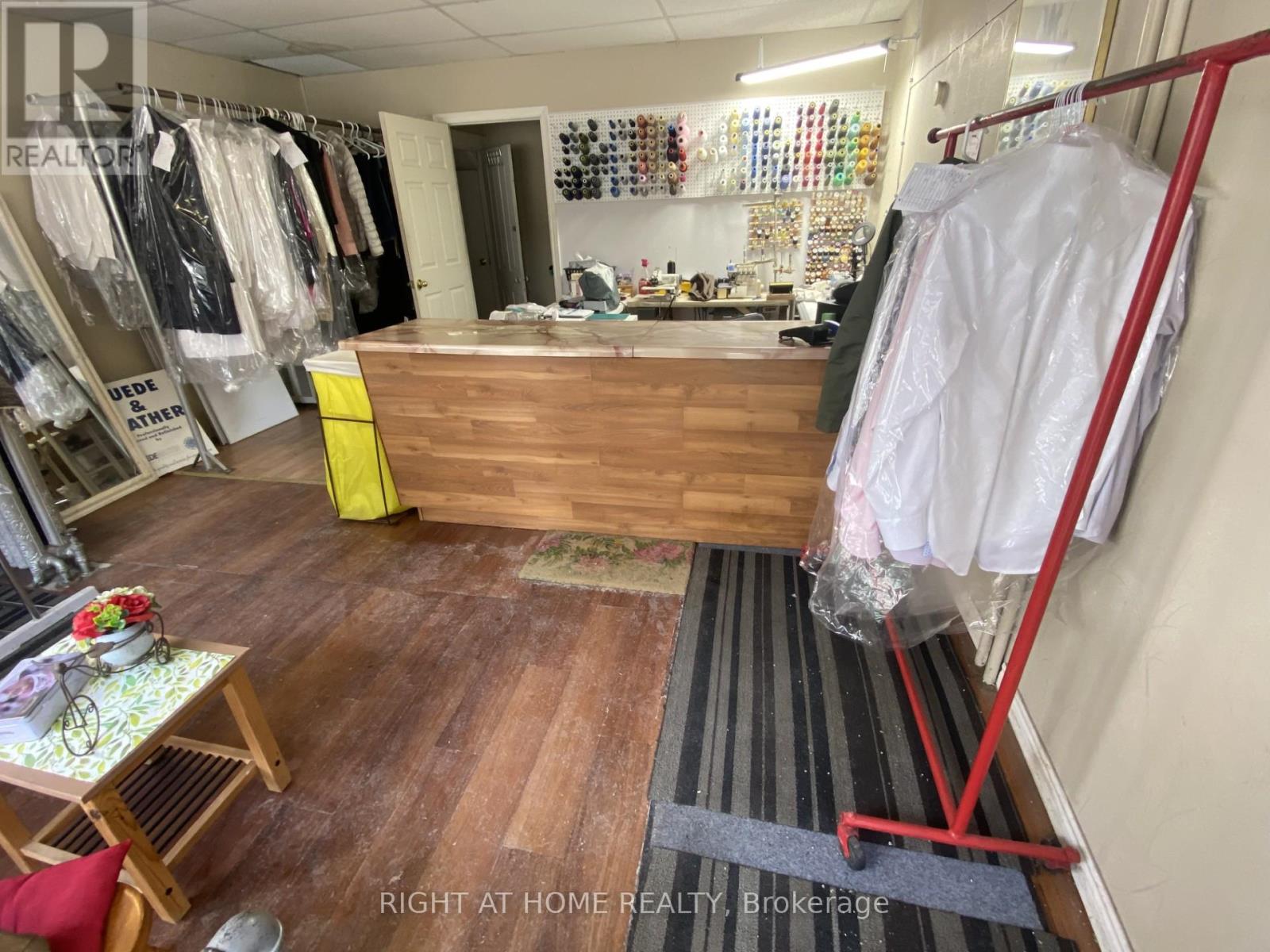 1286 Ontario Street, Burlington, Ontario  L7S 1E8 - Photo 2 - W12961432