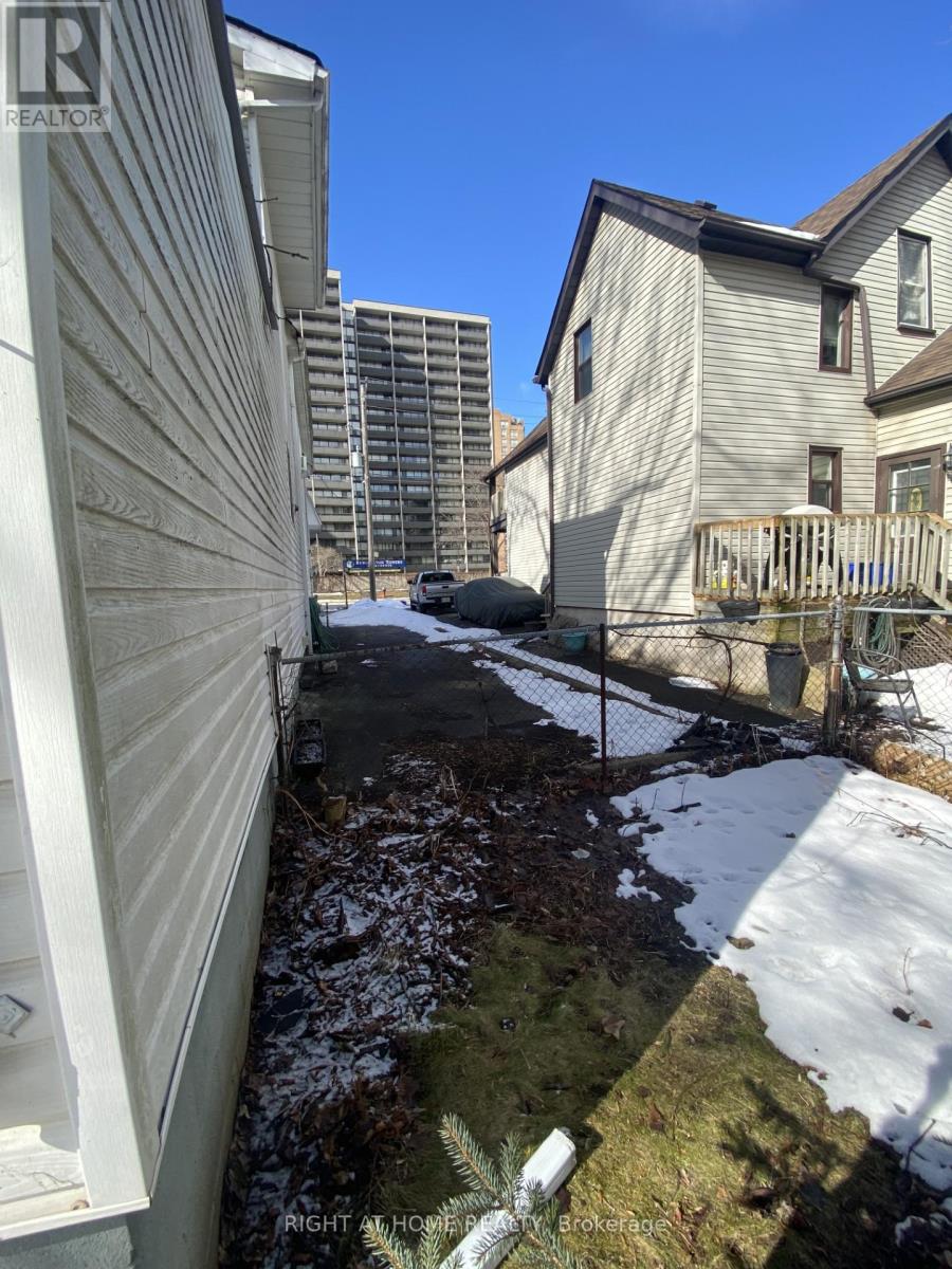 1286 Ontario Street, Burlington, Ontario  L7S 1E8 - Photo 5 - W12961432