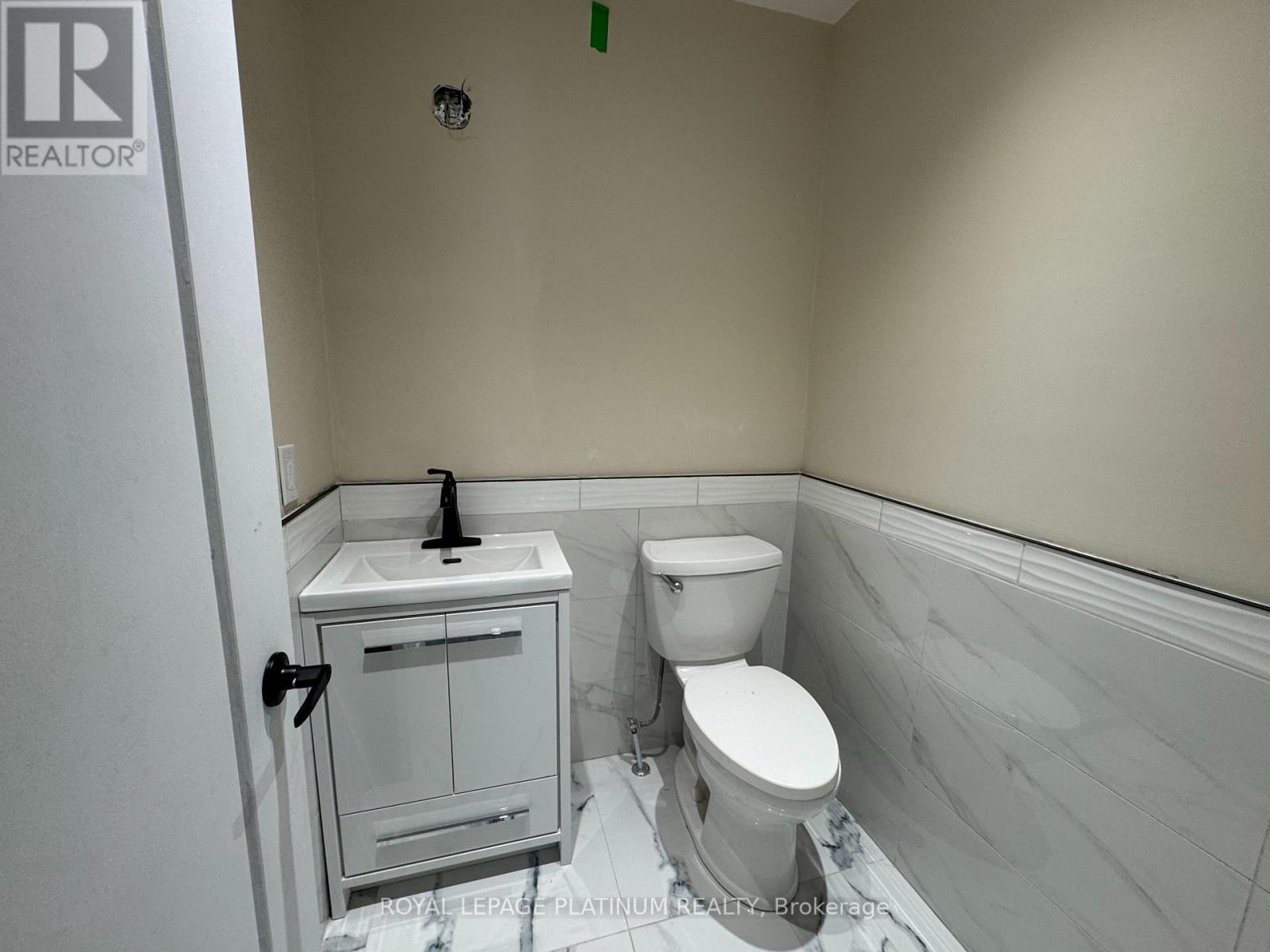 60 Brookfield Court, Brampton, Ontario  L6Y 4K4 - Photo 12 - W12961444