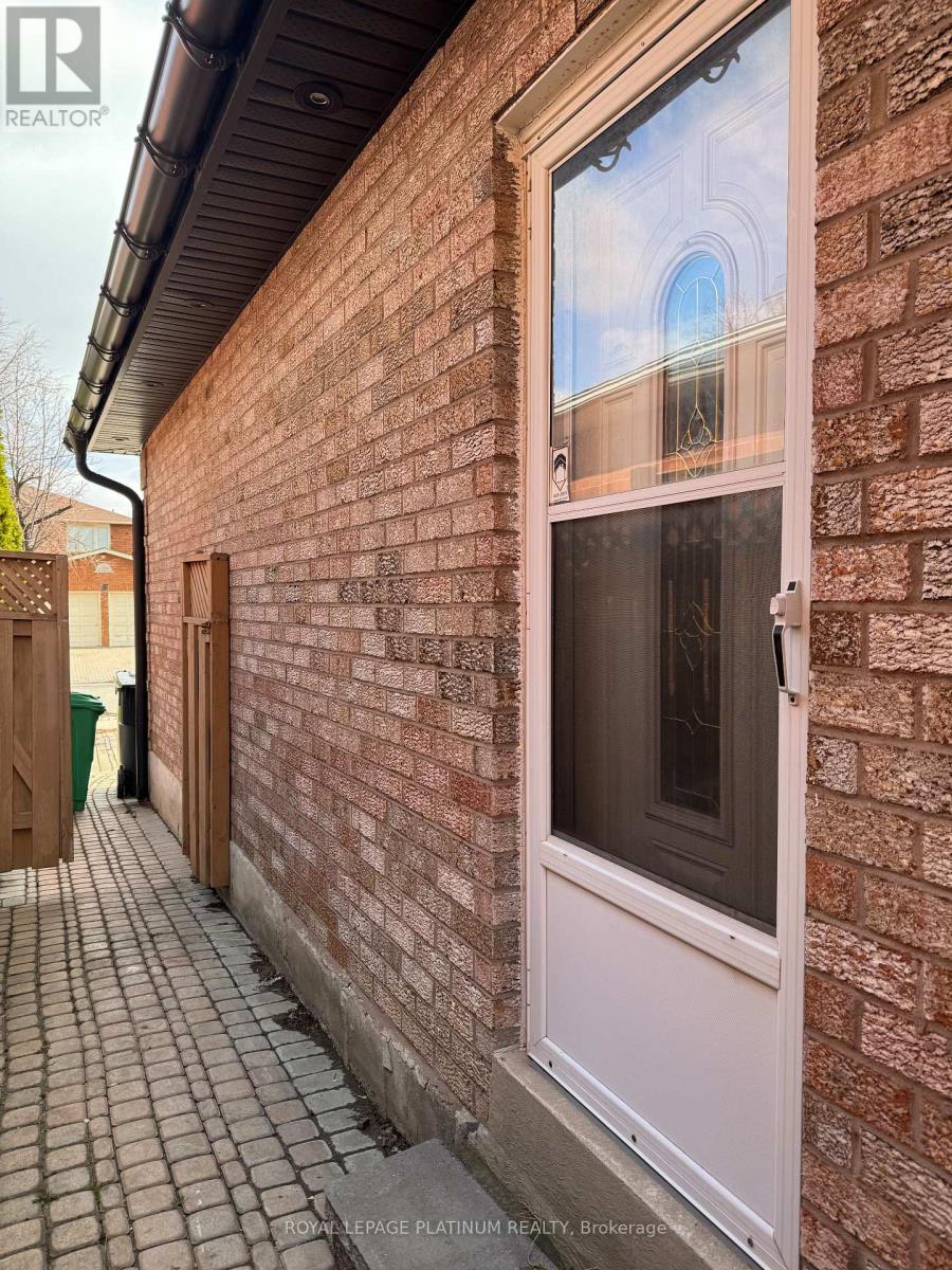 60 Brookfield Court, Brampton, Ontario  L6Y 4K4 - Photo 24 - W12961444