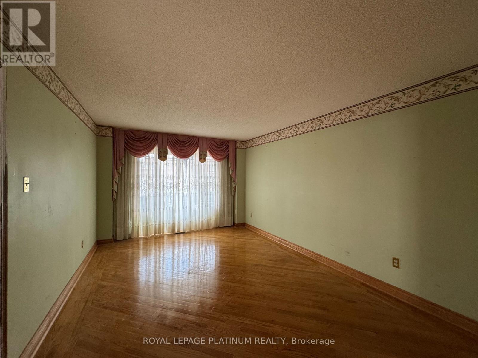 60 Brookfield Court, Brampton, Ontario  L6Y 4K4 - Photo 3 - W12961444