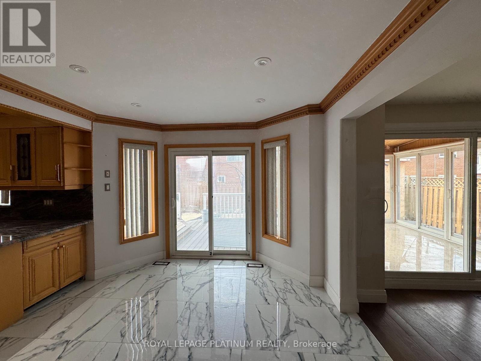 60 Brookfield Court, Brampton, Ontario  L6Y 4K4 - Photo 8 - W12961444