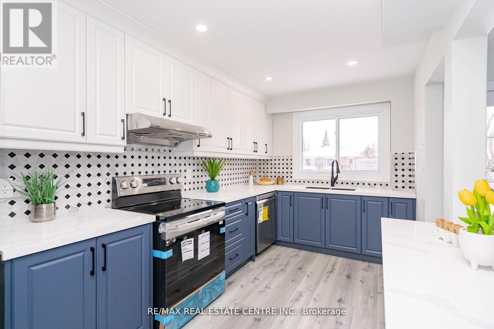 35 Feltre Avenue, Orangeville, Ontario L9W 3N8 - Photo 5 - W12961446