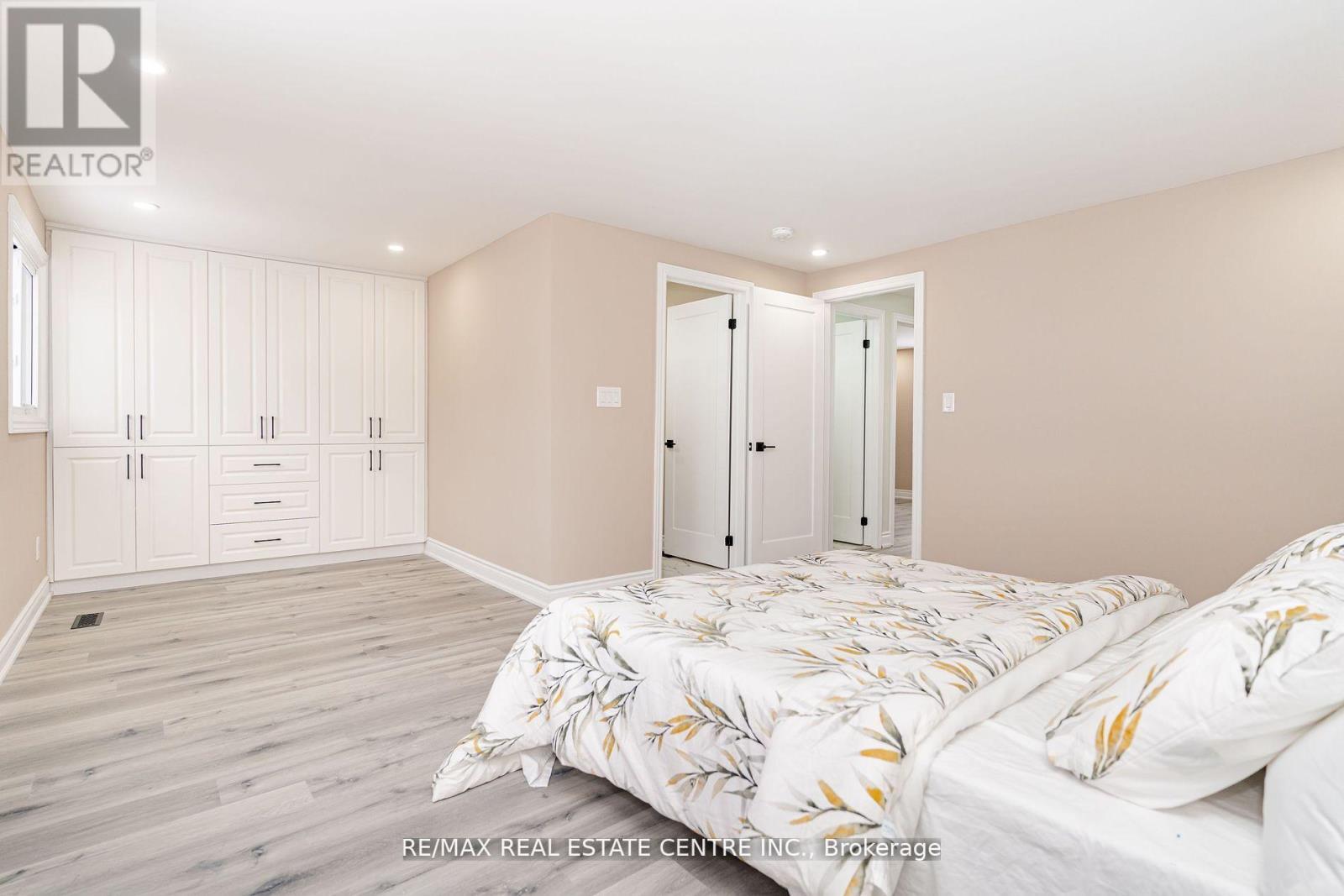 35 Feltre Avenue, Orangeville, Ontario L9W 3N8 - Photo 9 - W12961446