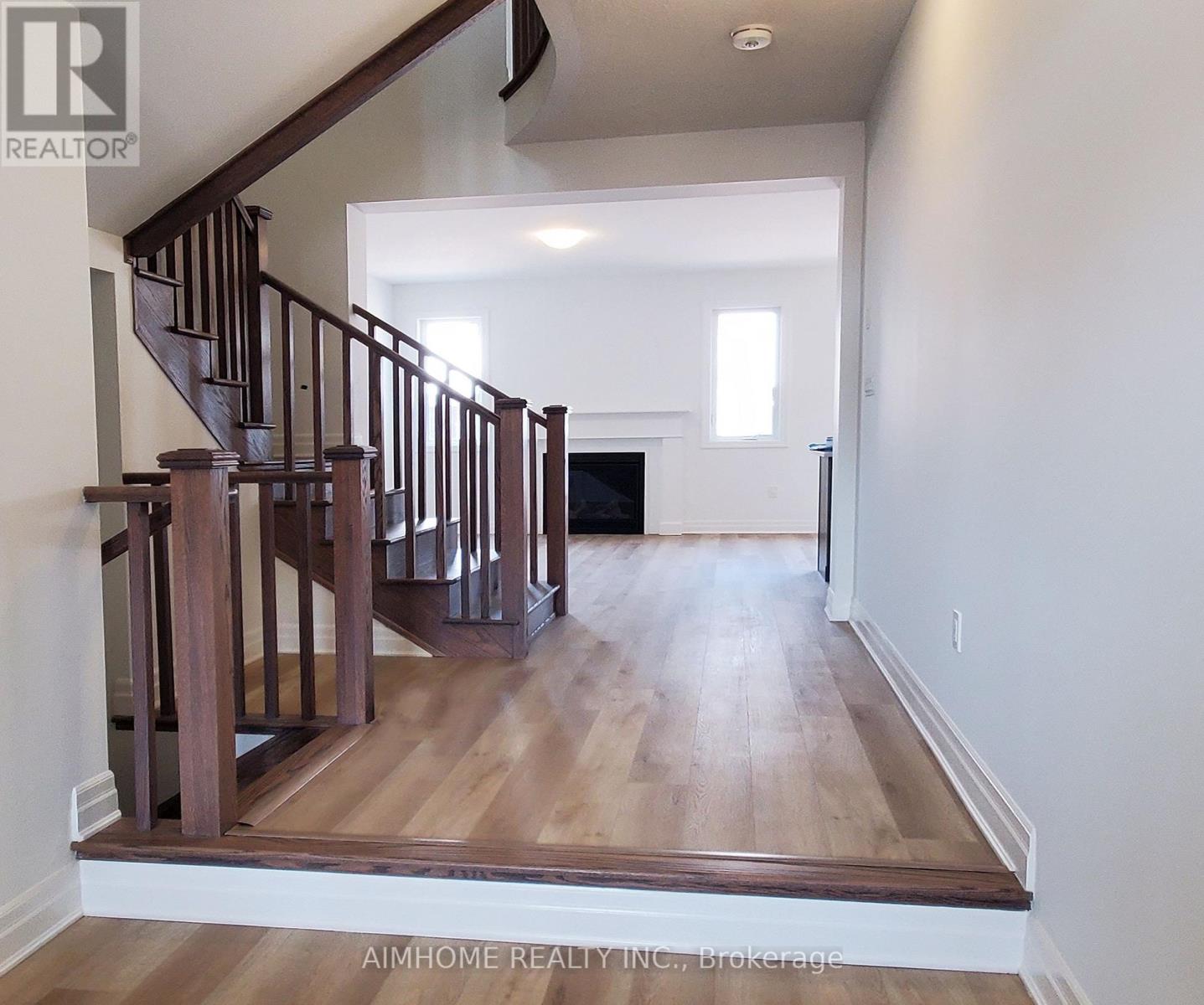 1195 Tanbark Avenue, Oakville, Ontario  L6H 3X1 - Photo 2 - W12961480