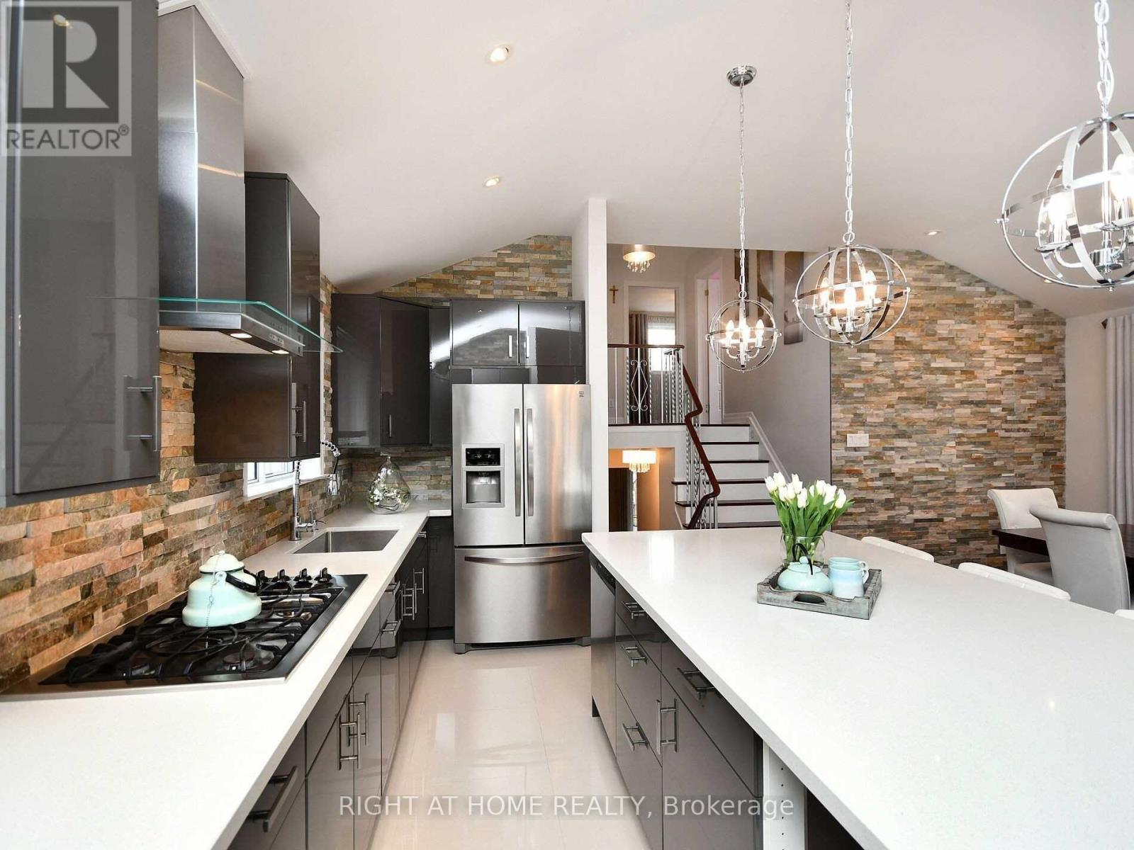 2123 Cliff Road, Mississauga, Ontario  L5A 2N6 - Photo 10 - W12961508