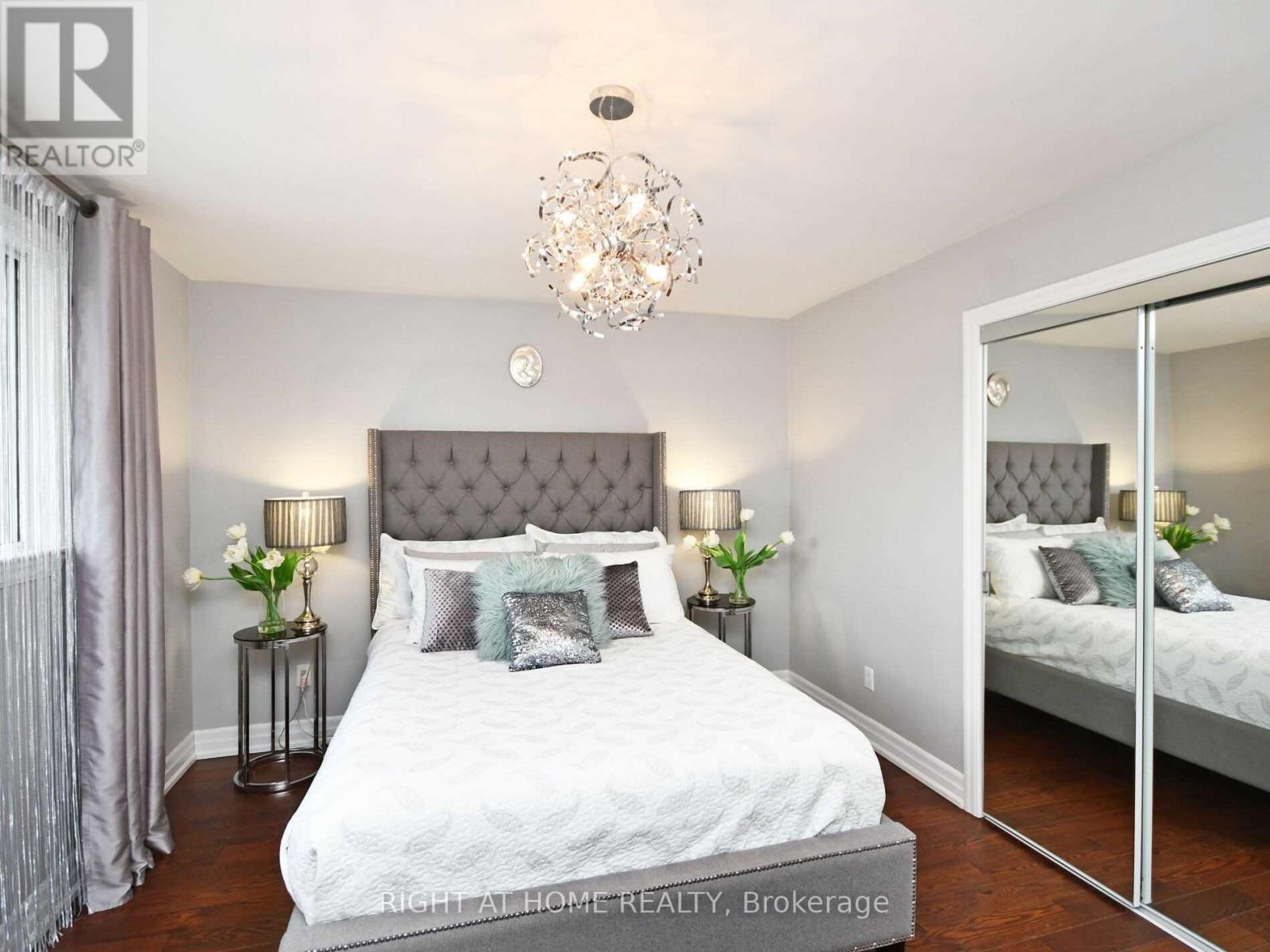 2123 Cliff Road, Mississauga, Ontario  L5A 2N6 - Photo 11 - W12961508