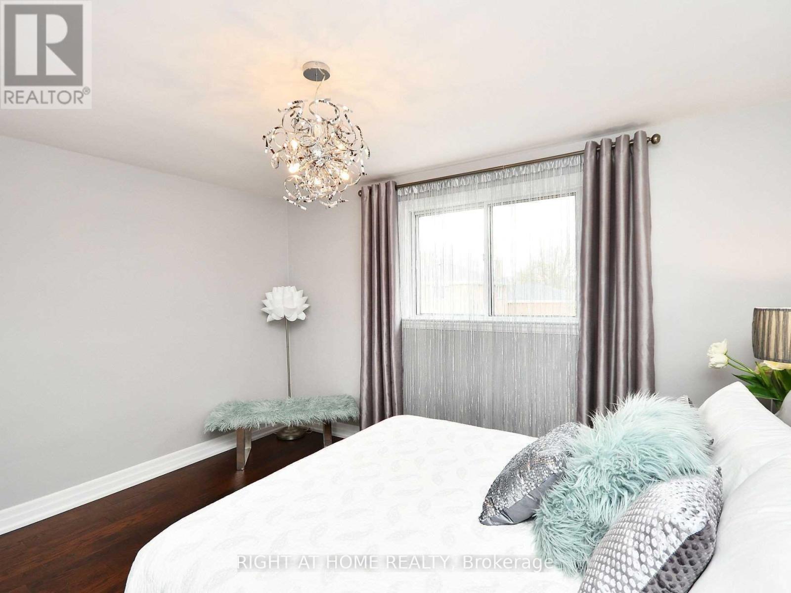 2123 Cliff Road, Mississauga, Ontario  L5A 2N6 - Photo 12 - W12961508