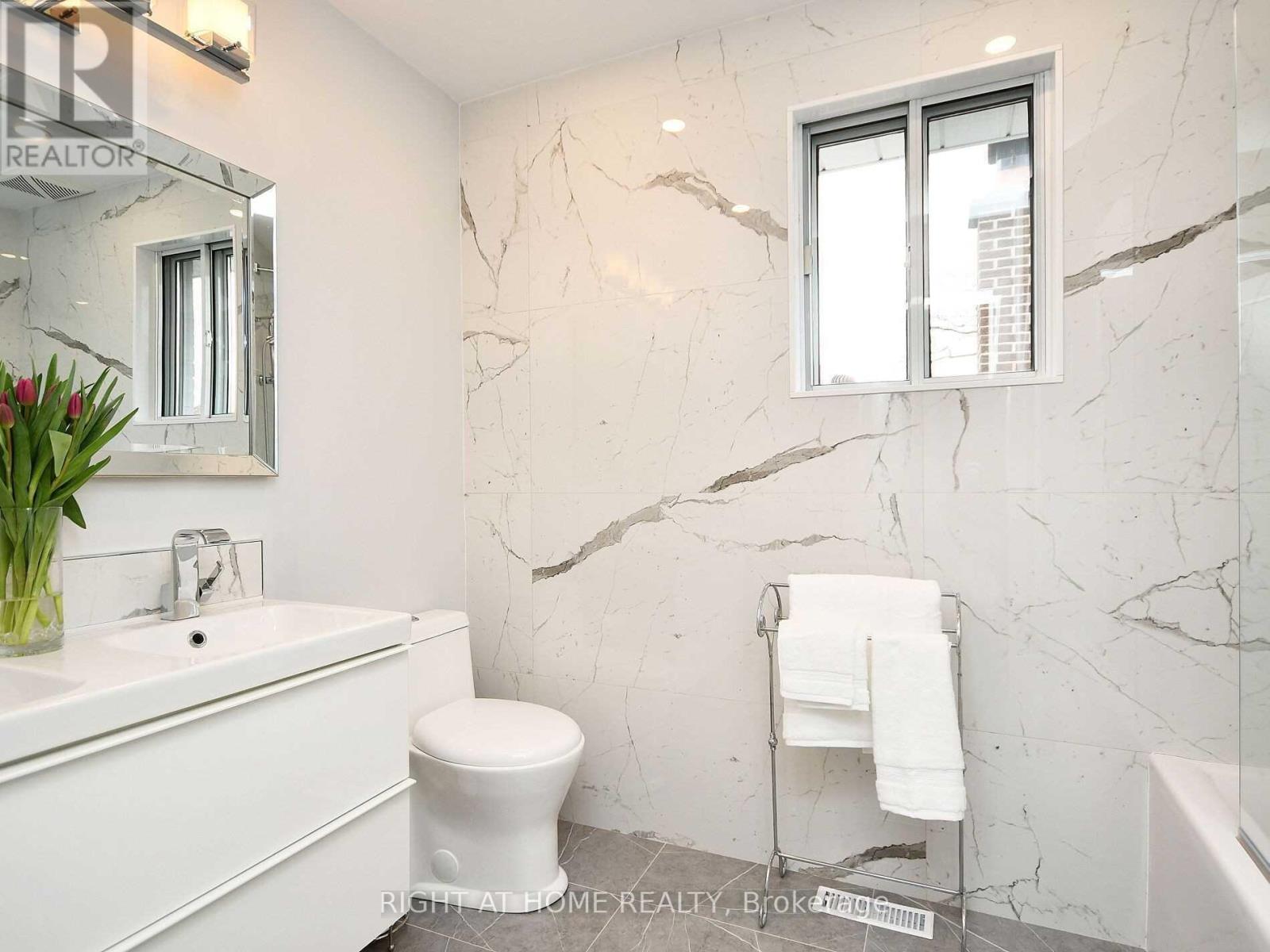 2123 Cliff Road, Mississauga, Ontario  L5A 2N6 - Photo 13 - W12961508