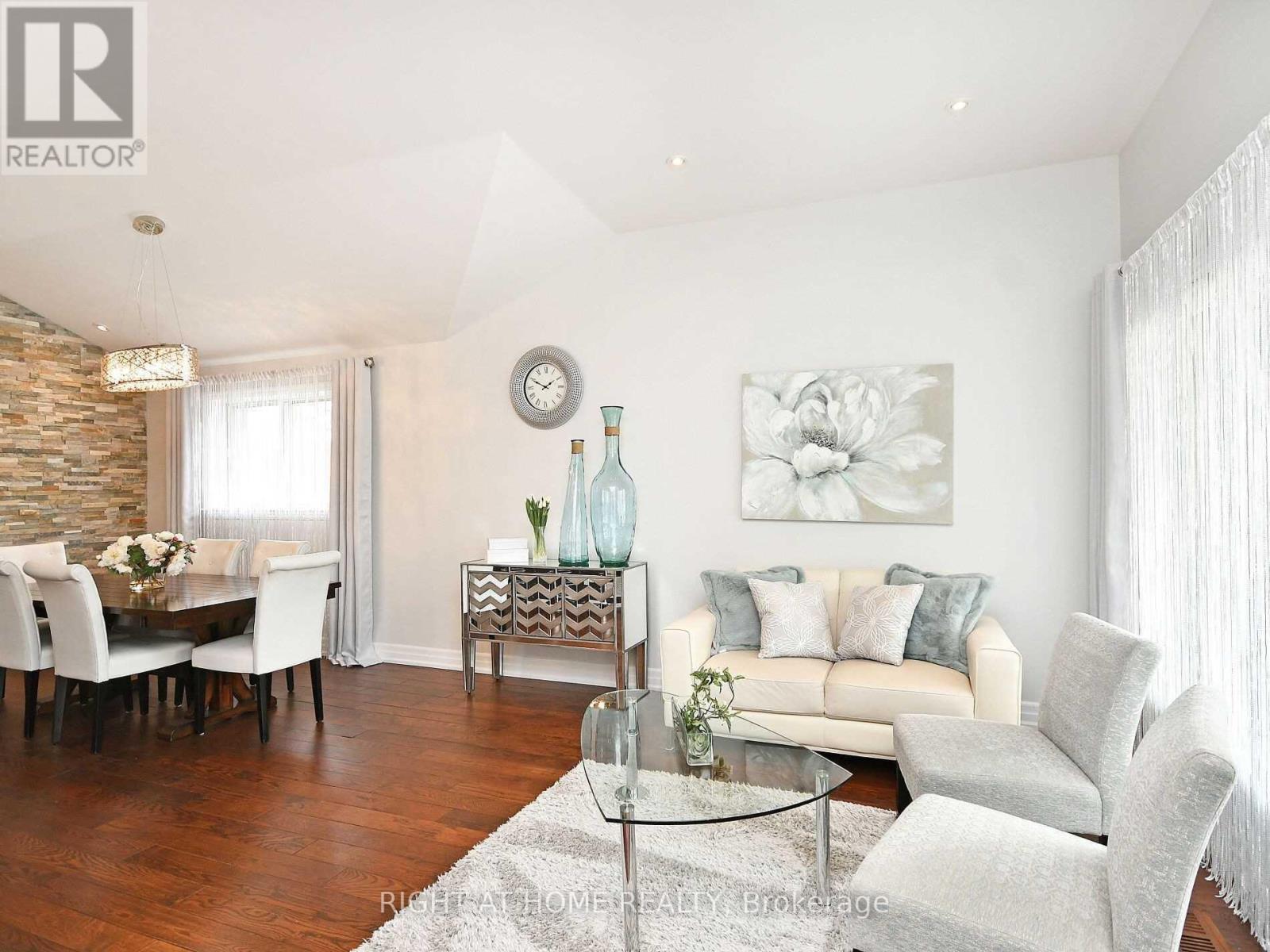 2123 Cliff Road, Mississauga, Ontario  L5A 2N6 - Photo 3 - W12961508