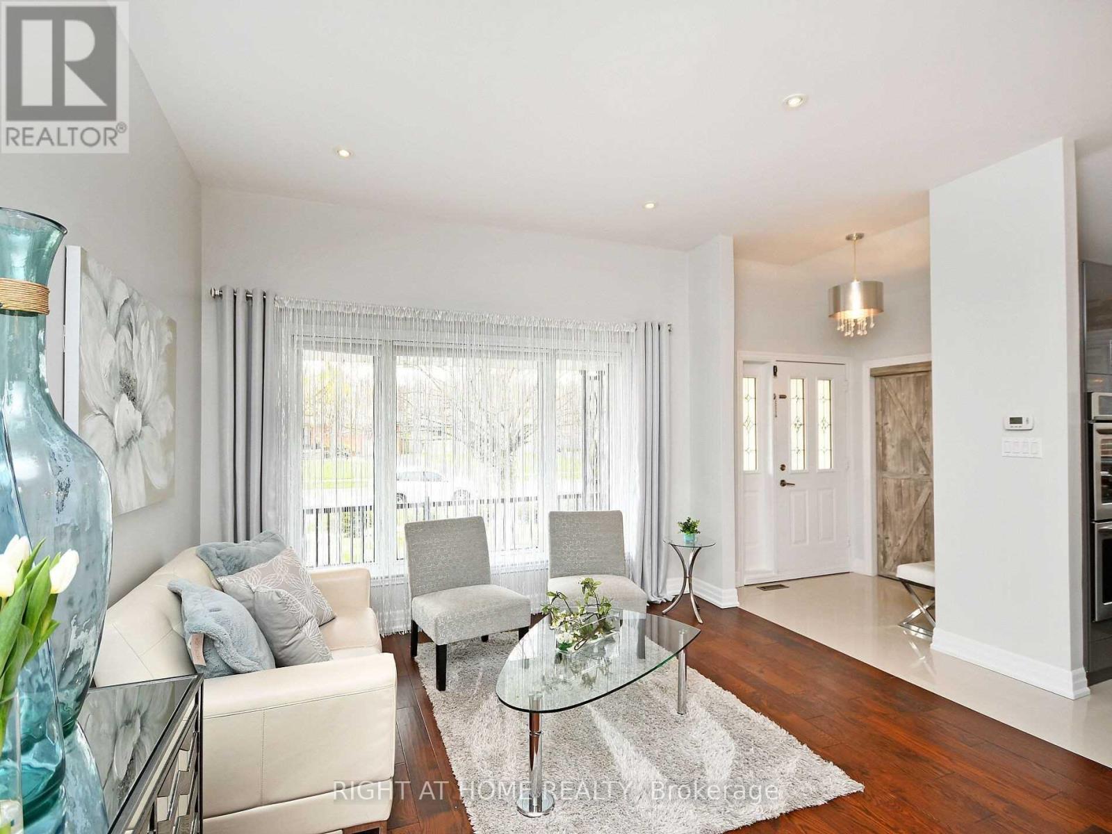 2123 Cliff Road, Mississauga, Ontario  L5A 2N6 - Photo 4 - W12961508