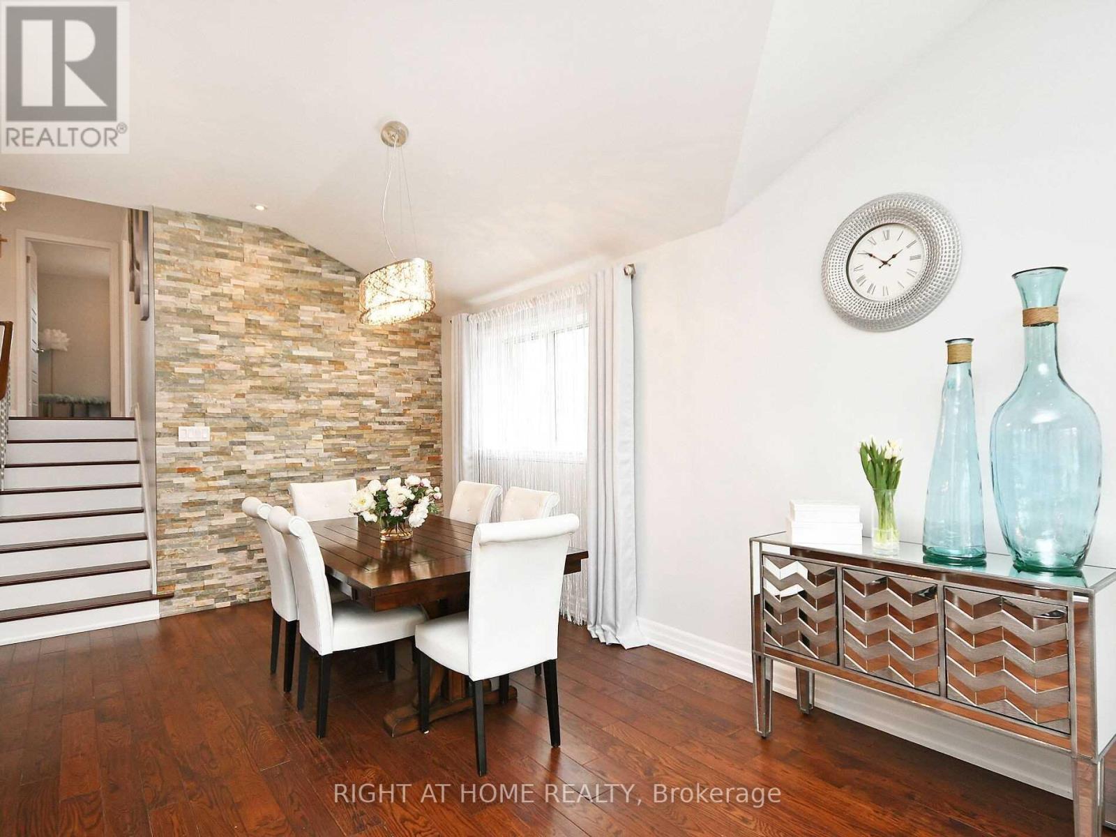 2123 Cliff Road, Mississauga, Ontario  L5A 2N6 - Photo 5 - W12961508