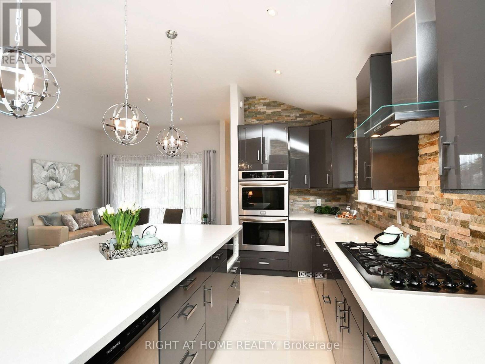 2123 Cliff Road, Mississauga, Ontario  L5A 2N6 - Photo 8 - W12961508